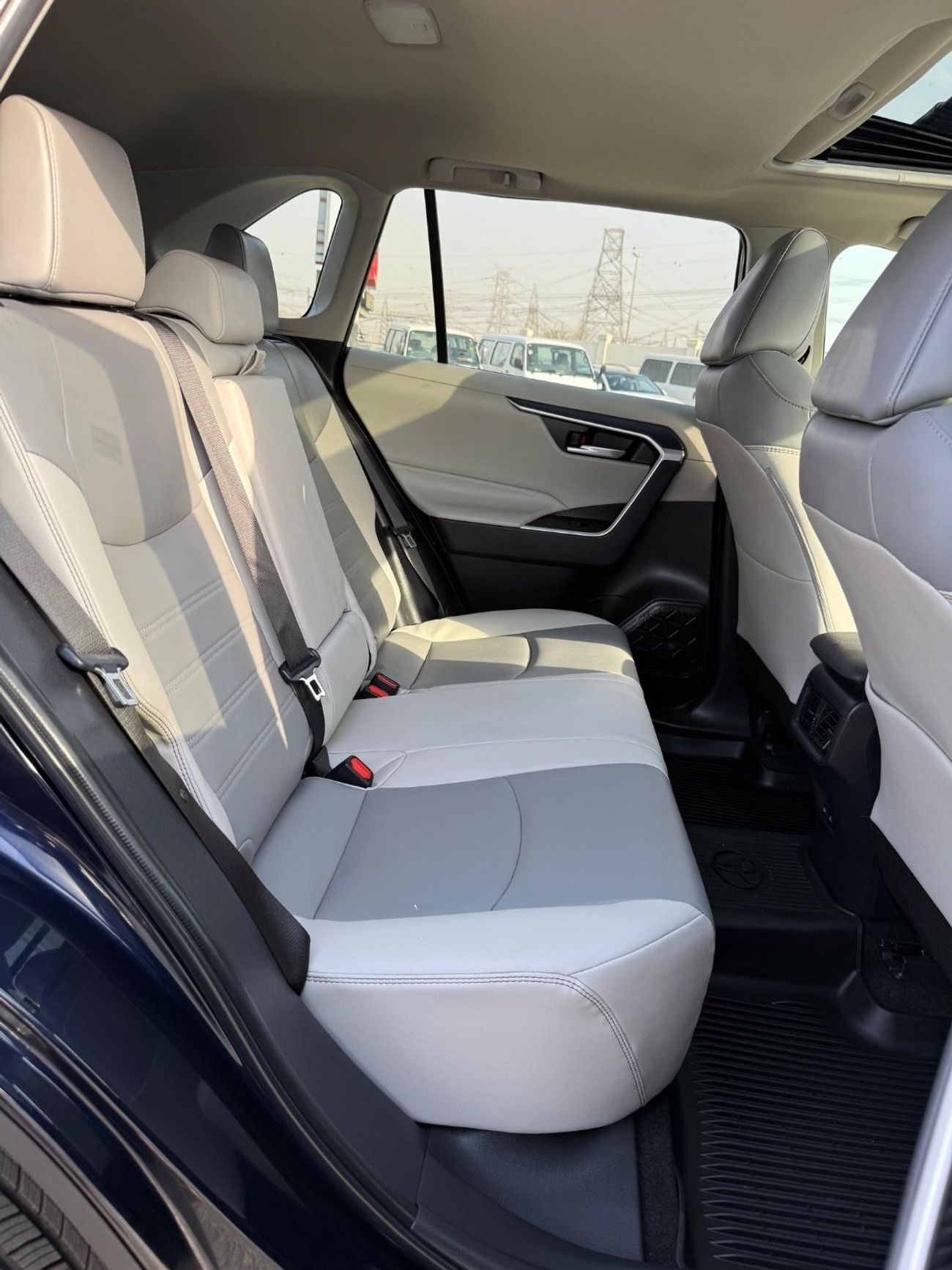 Toyota RAV4 XLE Premium 2.5 Full Option 2025