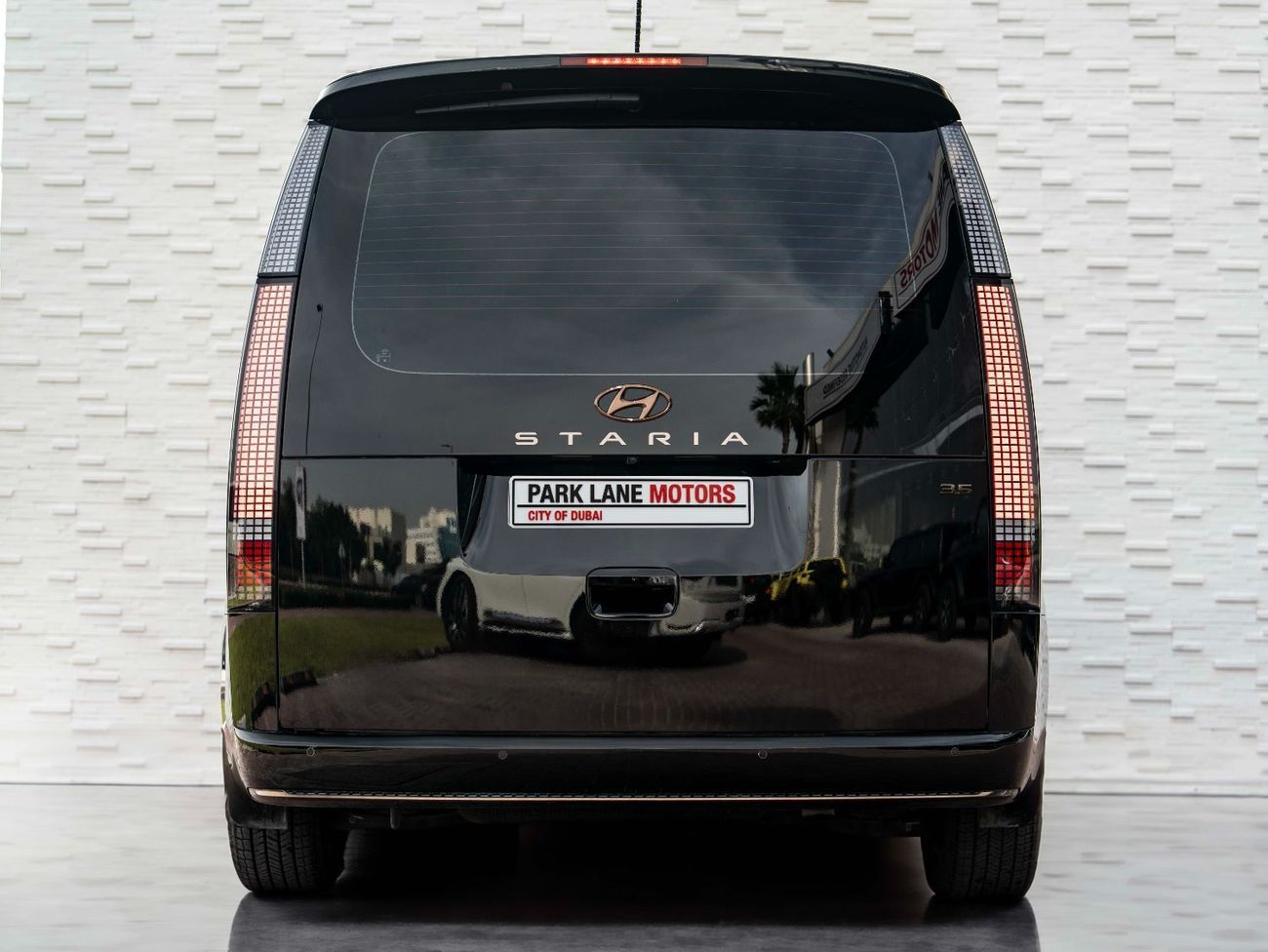 هيونداي ستاريا 3.5L Luxury (7 Seater)