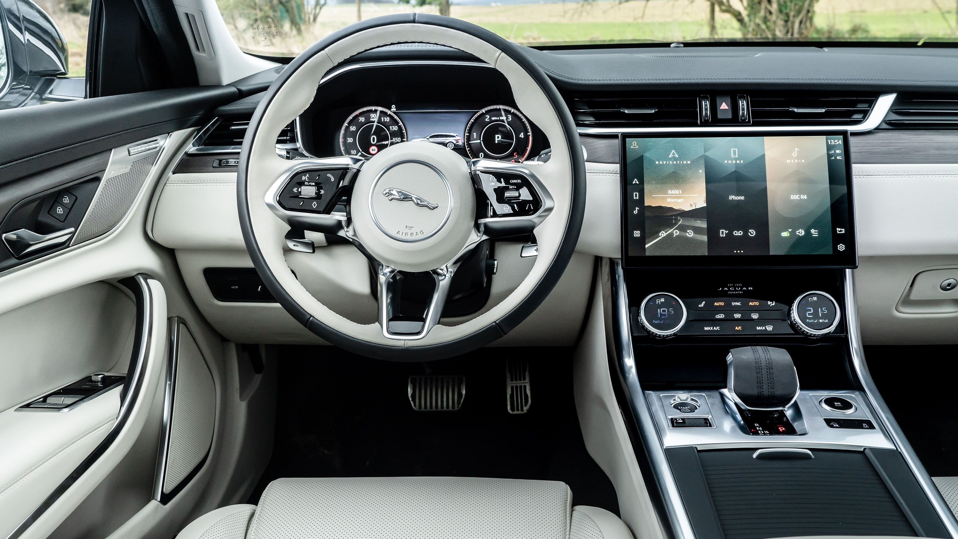 Jaguar XF interior - Cockpit