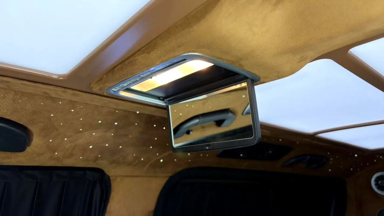 مرسيدس بنز V 300 ARRIVAL MODEL VIP MERCEDES GCC V300 with ADDITIONAL REAR AC - 2 Years Warranty by VLINE