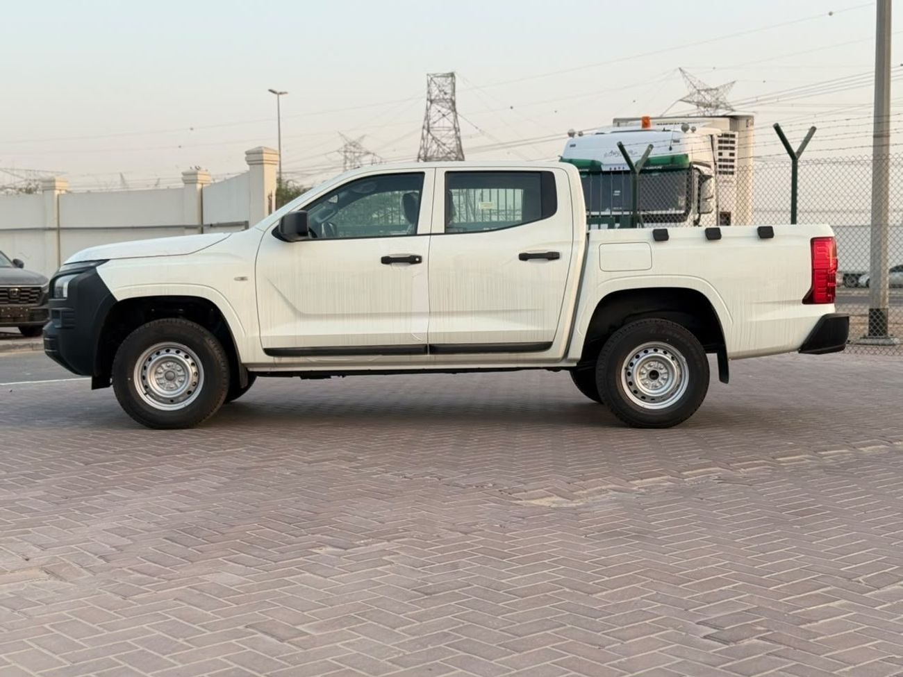 ميتسوبيشي L200 2.4 Petrol manual ميتسوبيشي L200 2.4 لتر بنزين ناقل حركة يدوي 2027