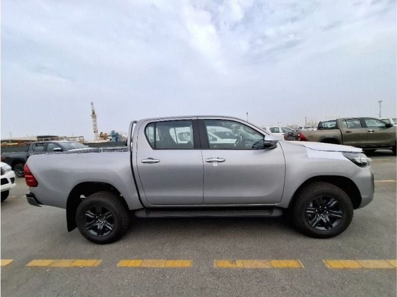 تويوتا هيلوكس DLX Toyota Hilux Active Double Cab Med Auto 3I 2.4GD Diesel | 0 KM | 03 years Warranty