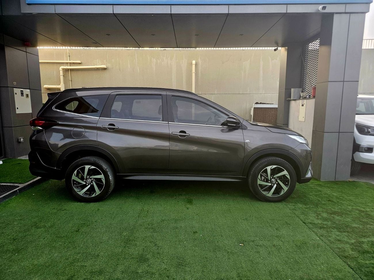 تويوتا راش EX/ PASSENGER 7 SEATS/ LOW MILEAGE