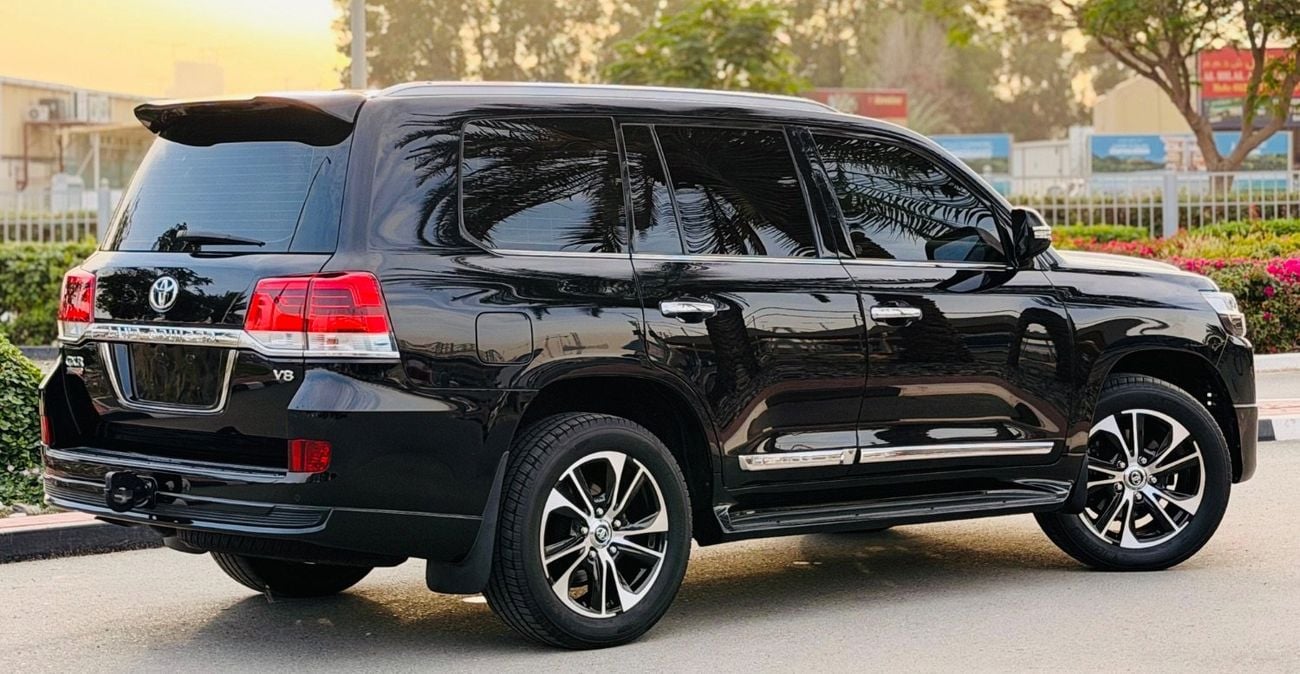 تويوتا لاند كروزر 