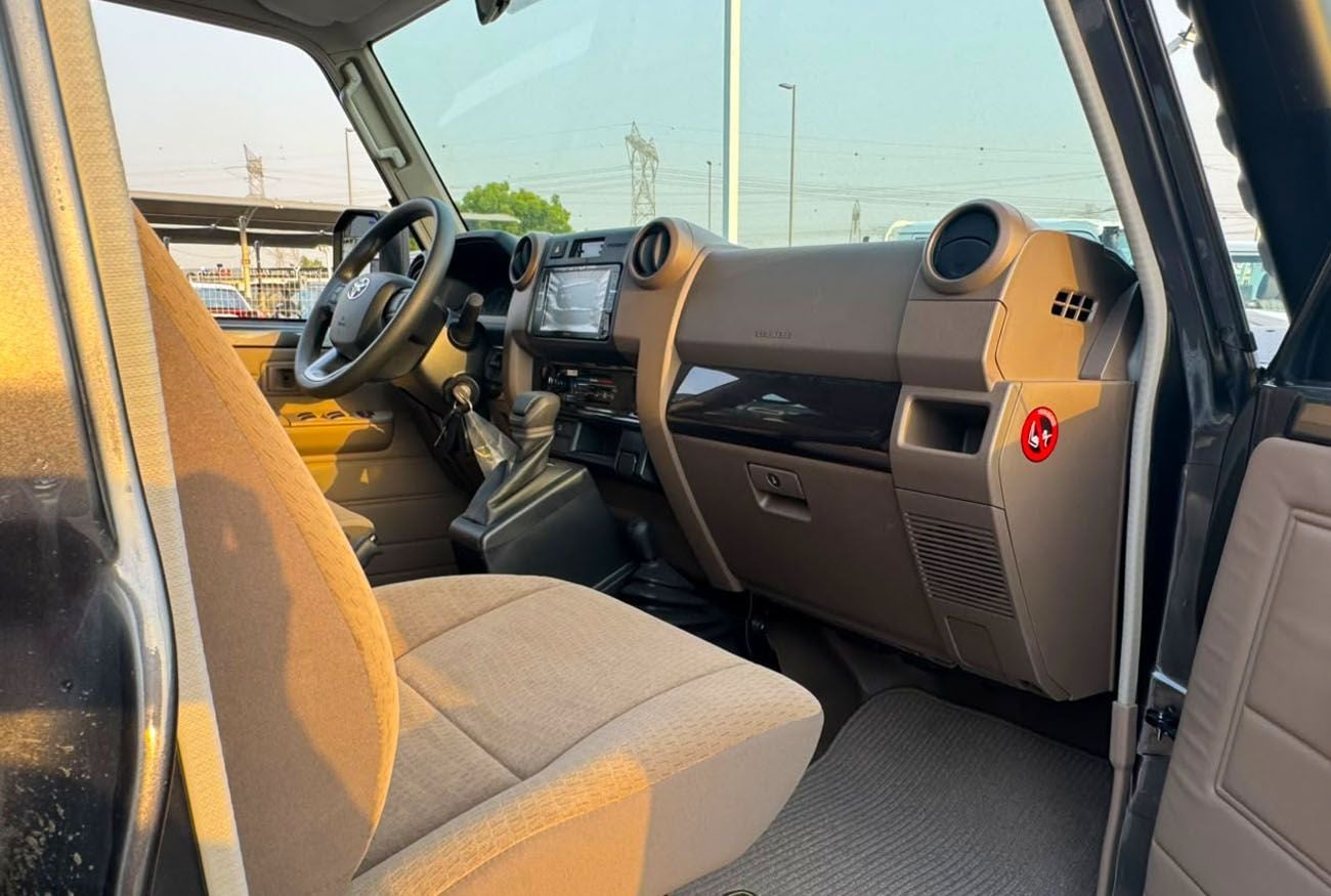 تويوتا لاند كروزر 70 LC79 LX - Manual . Diesel . Pick Up Truck . All Wheel Drive . 5 Seats . 4 Doors