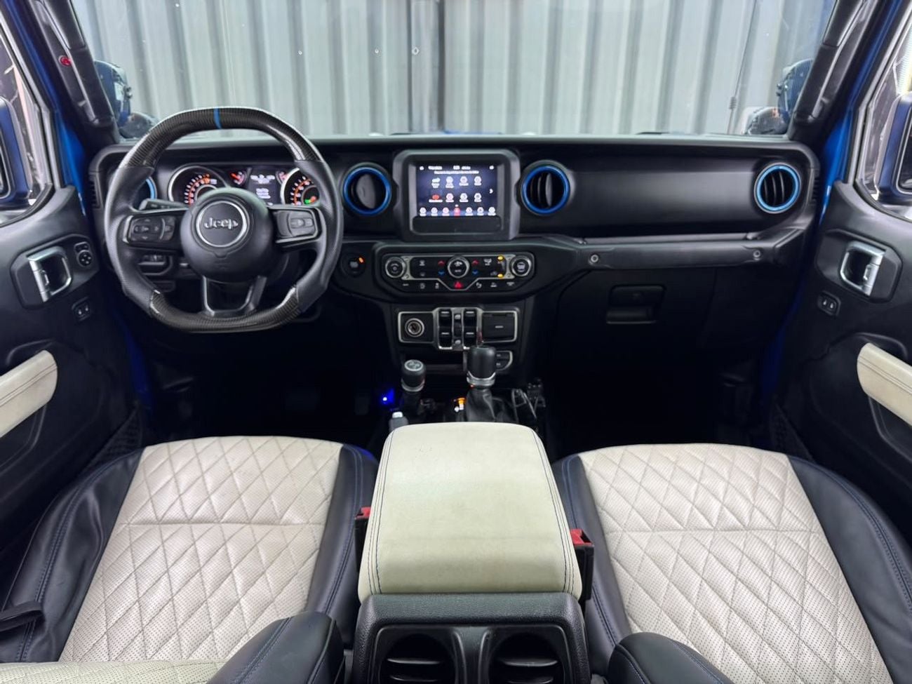 Jeep Gladiator SPORT 4x4 | Jeepers edition | GCC | Well Maintained