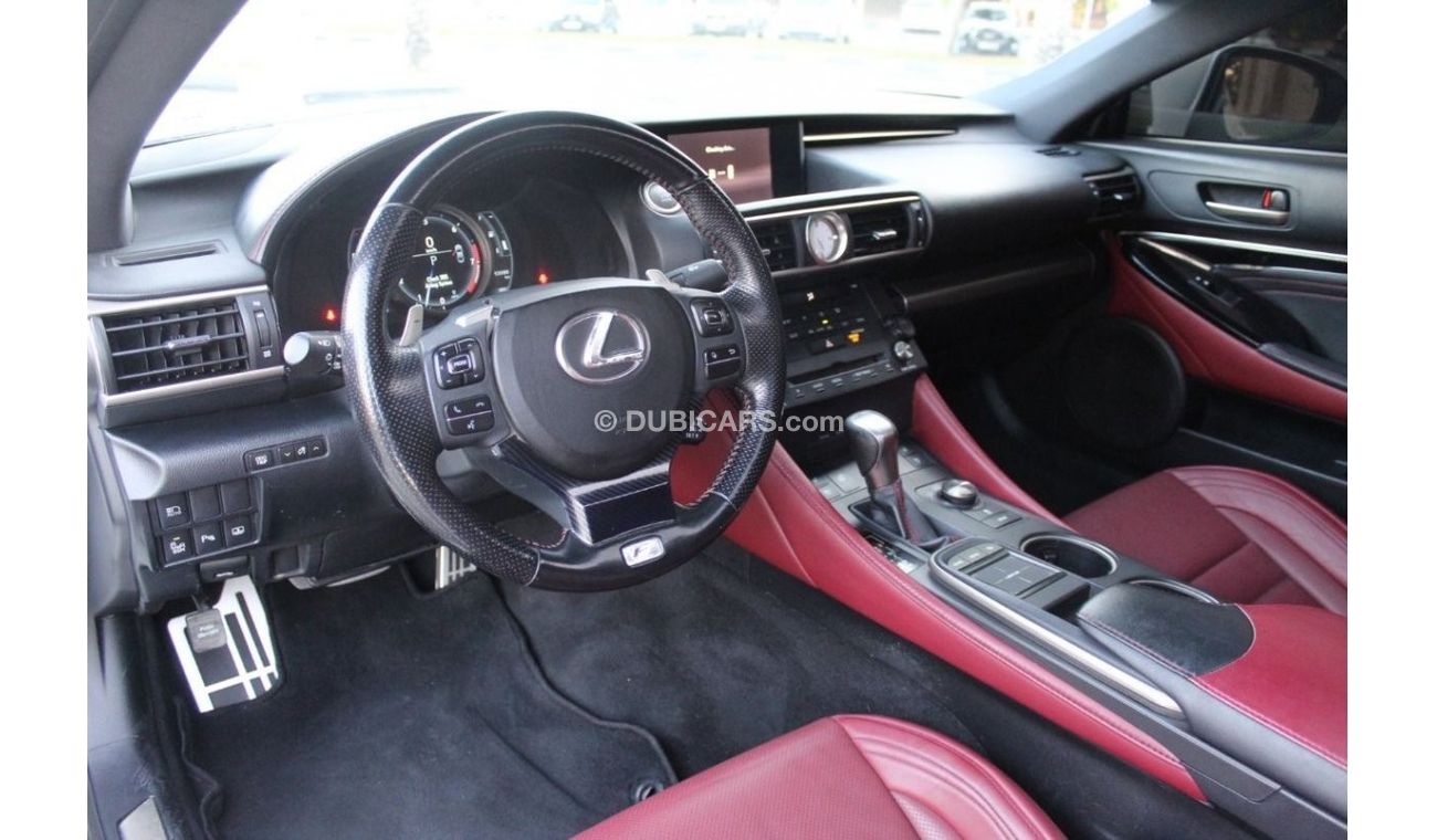 لكزس RC F بلاتينوم بلاتينوم