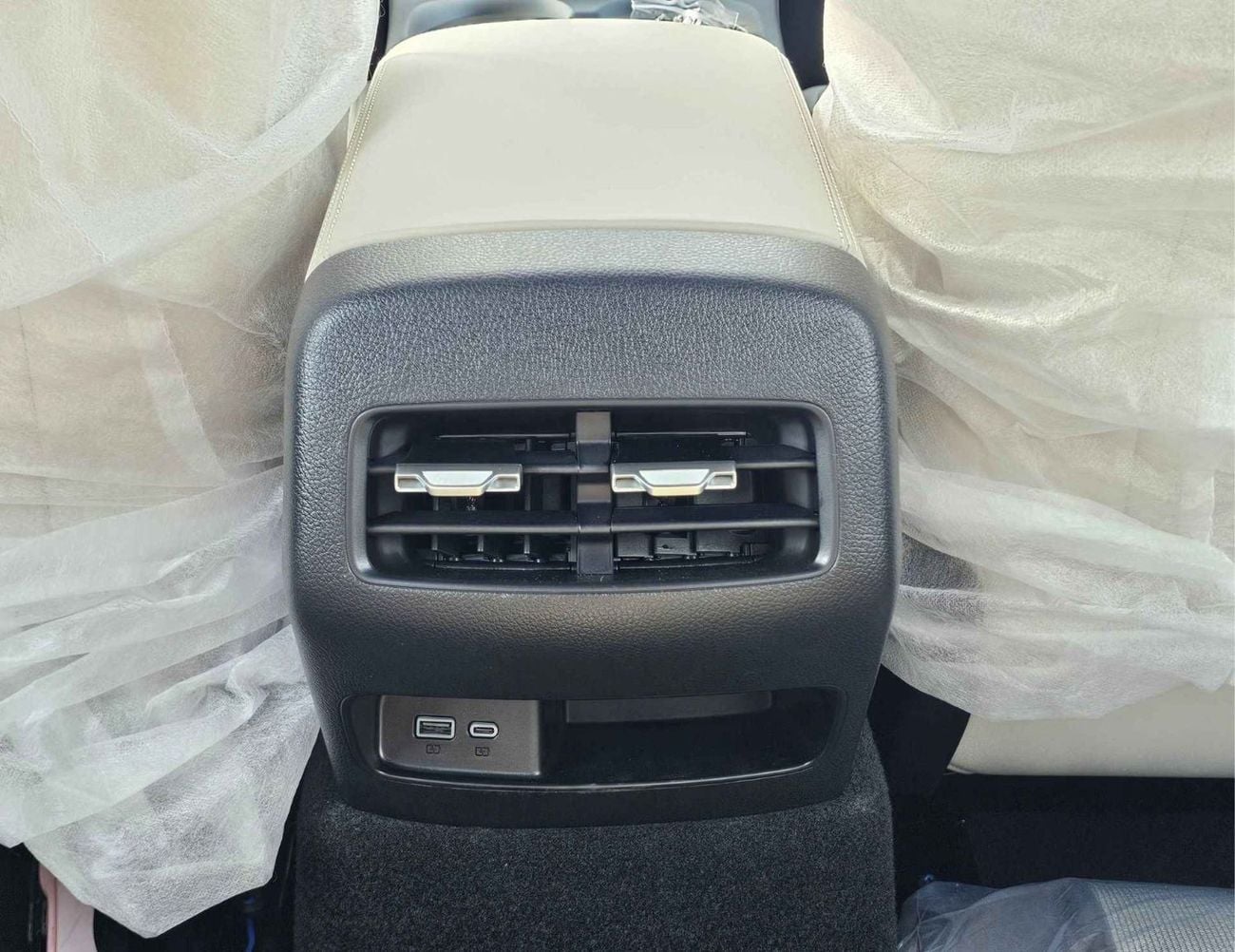 BYD QIN PLUS DMI 55 KM PLUG IN HYBRID / 1.5L V4 PETROL / DVD +CAMERA / PUSH START / LEATHER SEATS (CODE# QINPDMI)
