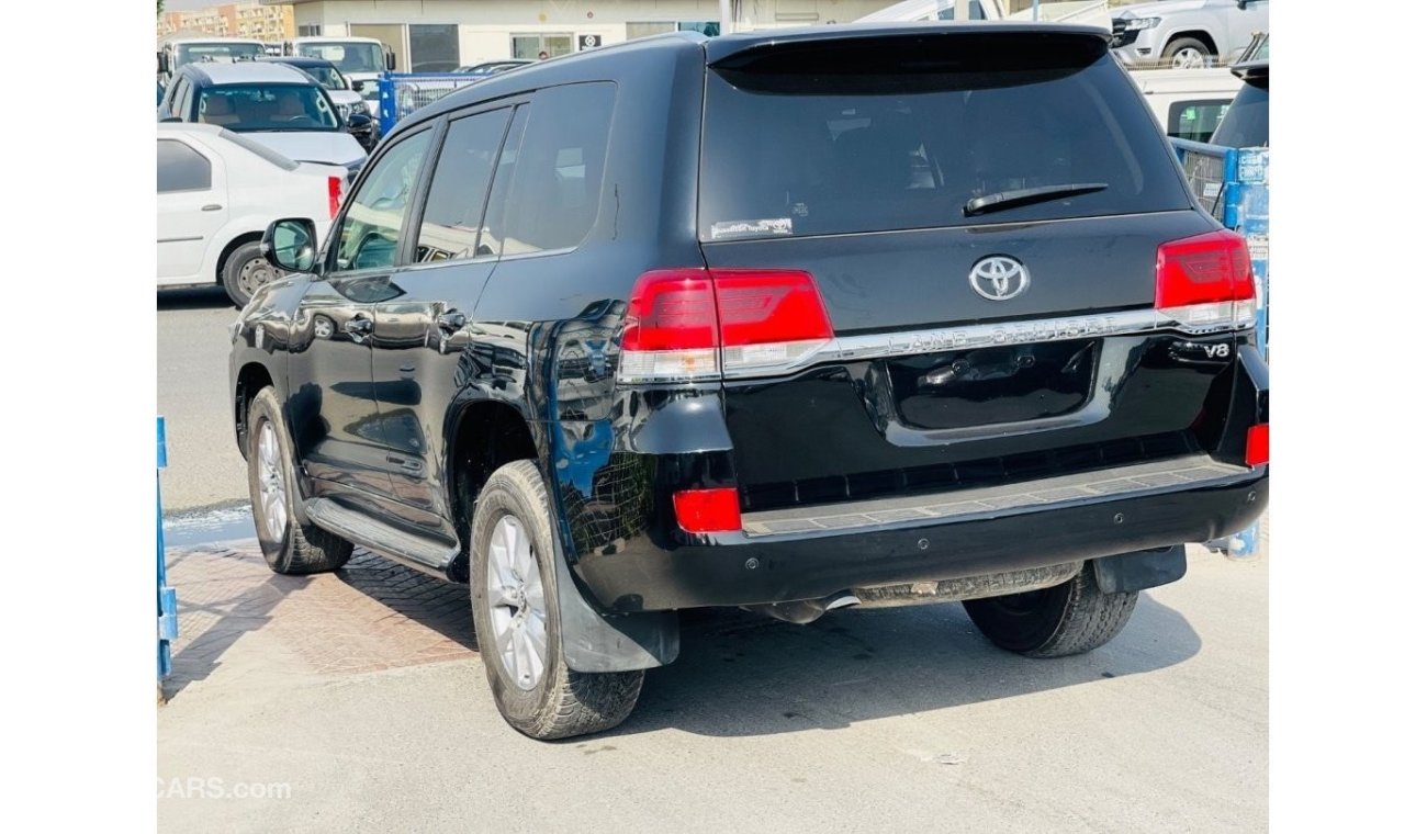 تويوتا لاند كروزر Toyota Landcruiser RHD diesel engine model 2020 full option car very clean and good condition