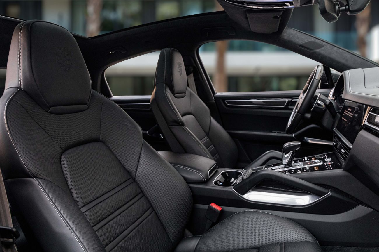 Porsche Cayenne Cayenne Turbo | 9,009 P.M | 0% Downpayment | One Owner!