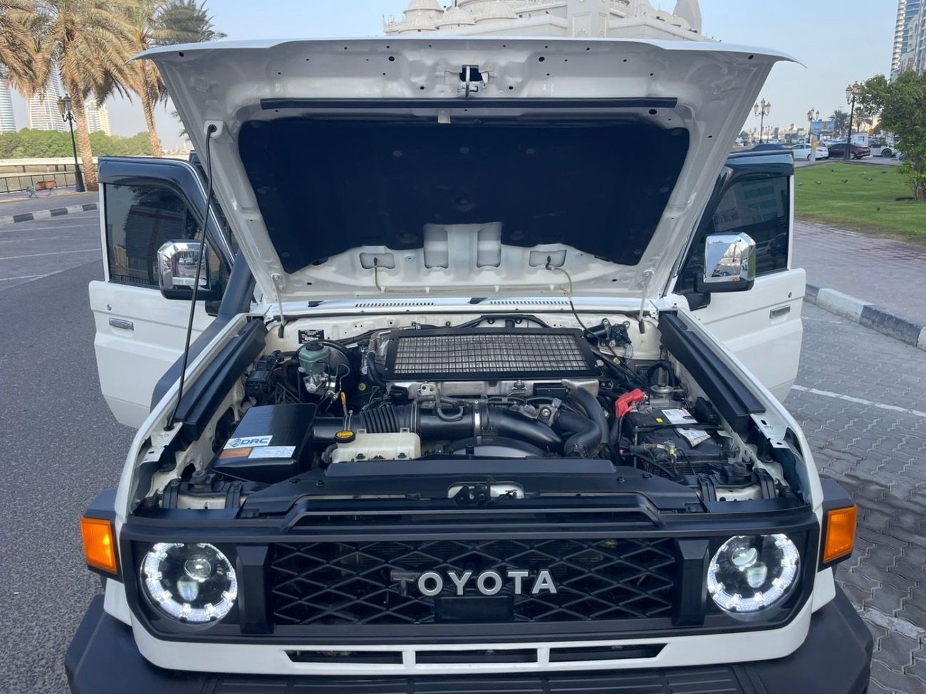 تويوتا لاند كروزر بيك آب 