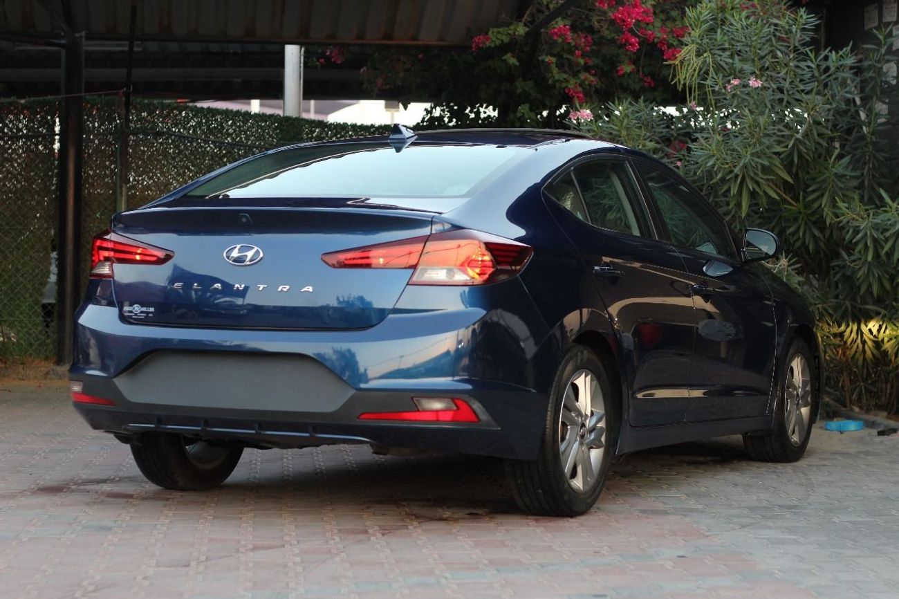 Used Hyundai Elantra Base 2020 for sale in Dubai - 691461