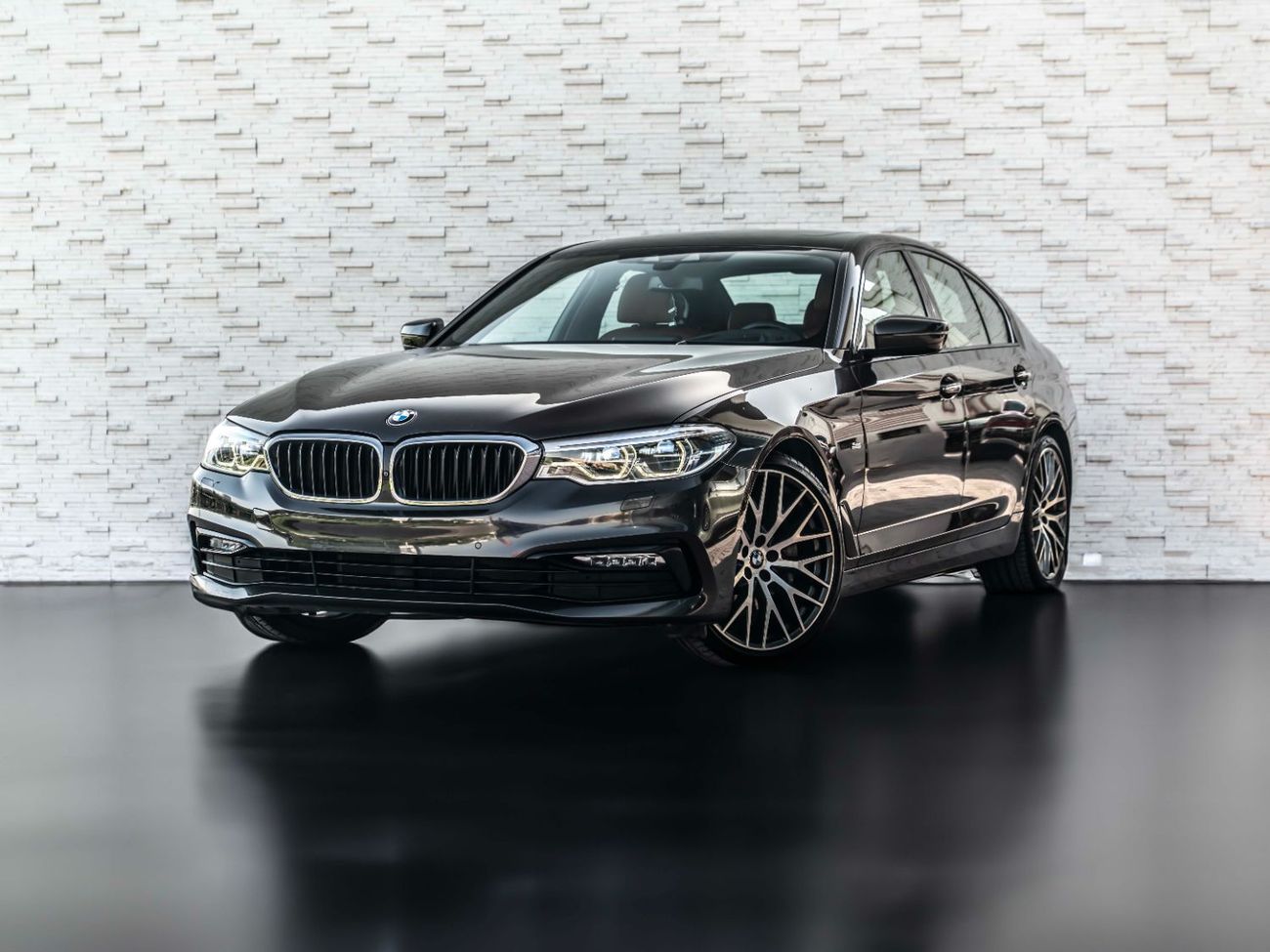 بي أم دبليو 530i Exclusive Luxury 2.0L