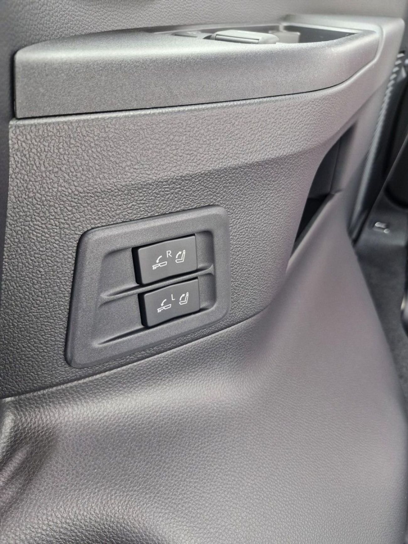 Toyota Land Cruiser GR-S 3.3L