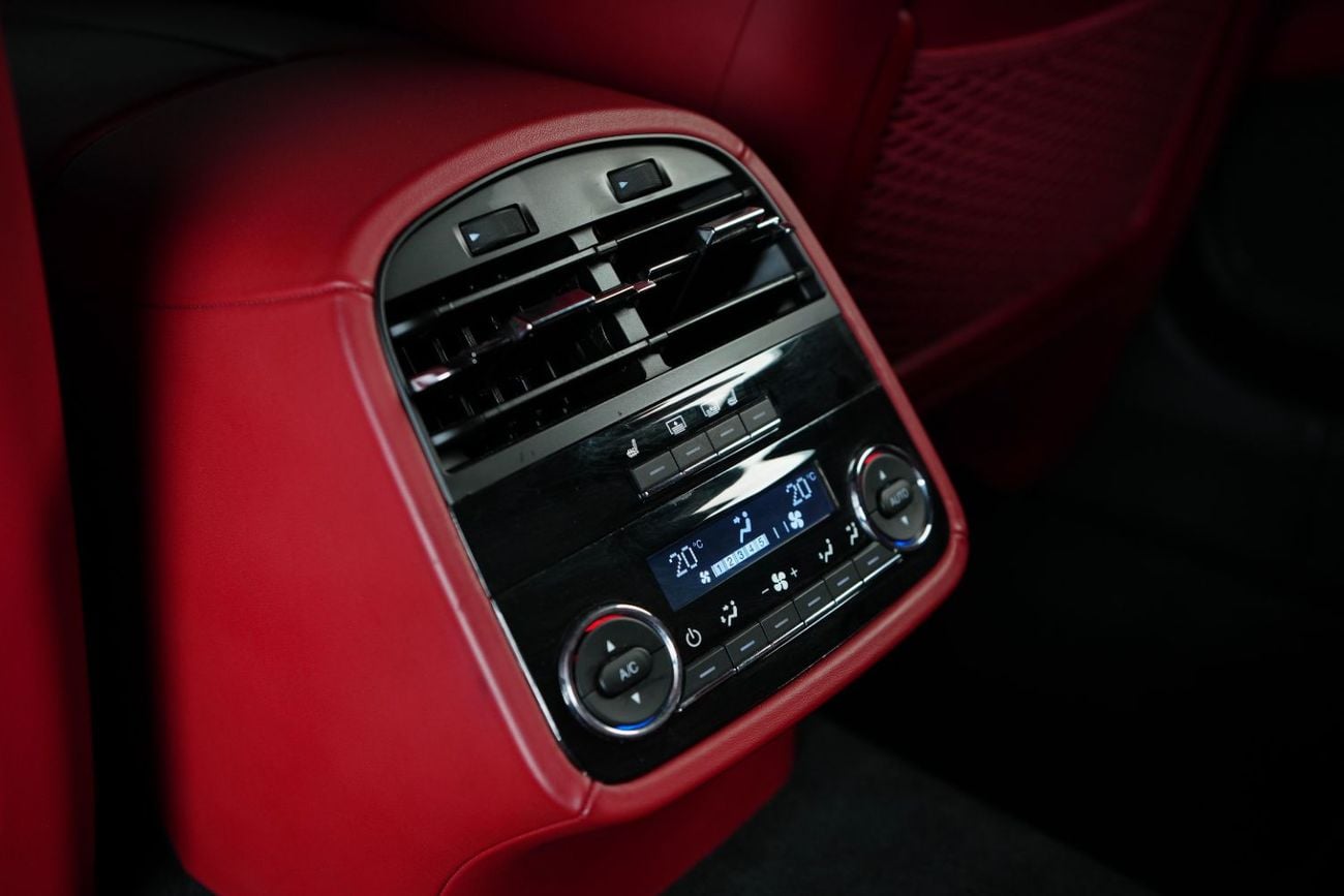 Maserati Quattroporte GRANSPORT GCC-Meticulously crafted Interior-Low Mileage-Well Maintained