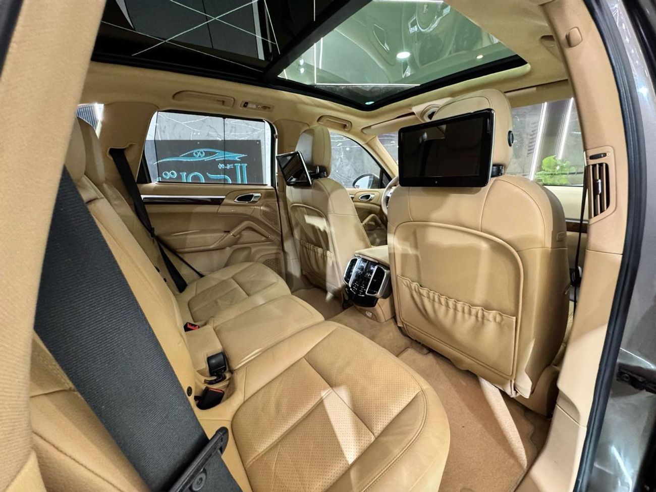 Porsche Cayenne S Platinum Edition 3.6L PORSCHE CAYENNE S V8 || GCC || FULL OPTIONS || FREE ACCIDENTS || NEW CONDITI