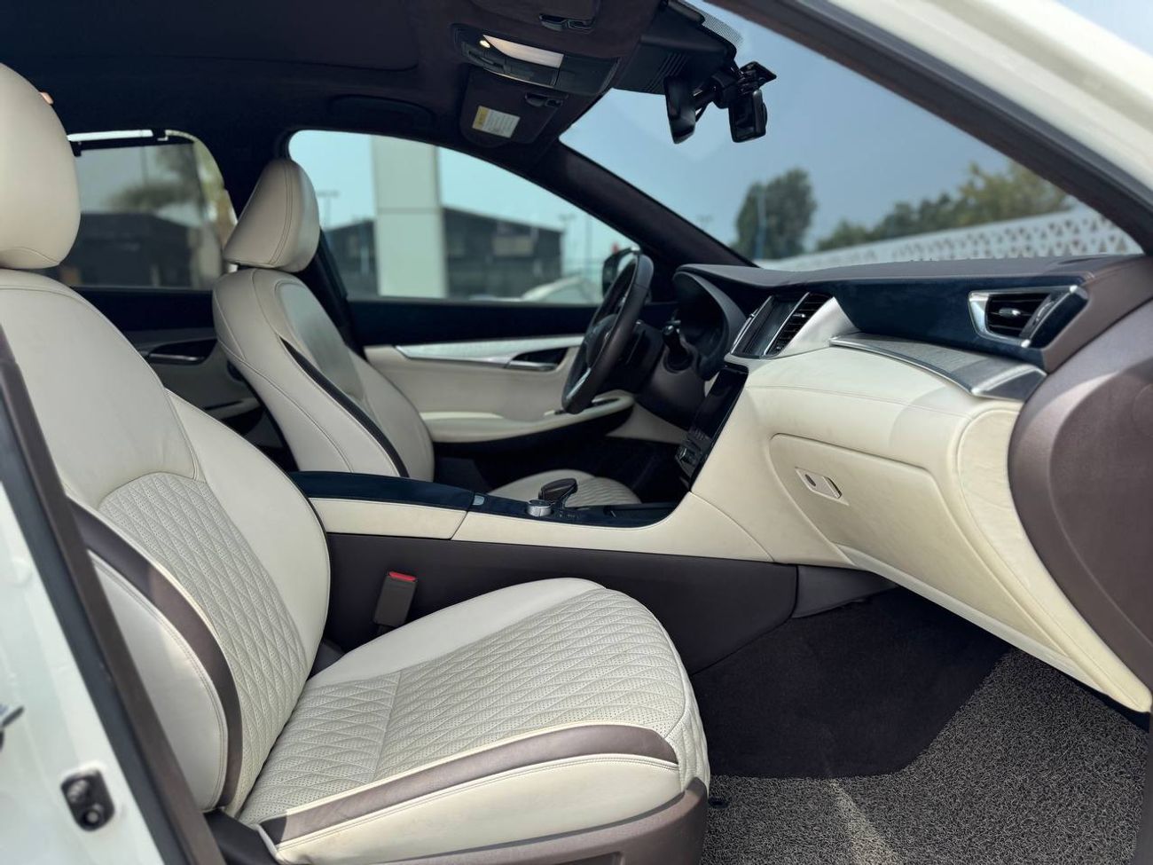 إنفينيتي QX50 2.0T Luxe (AWD)