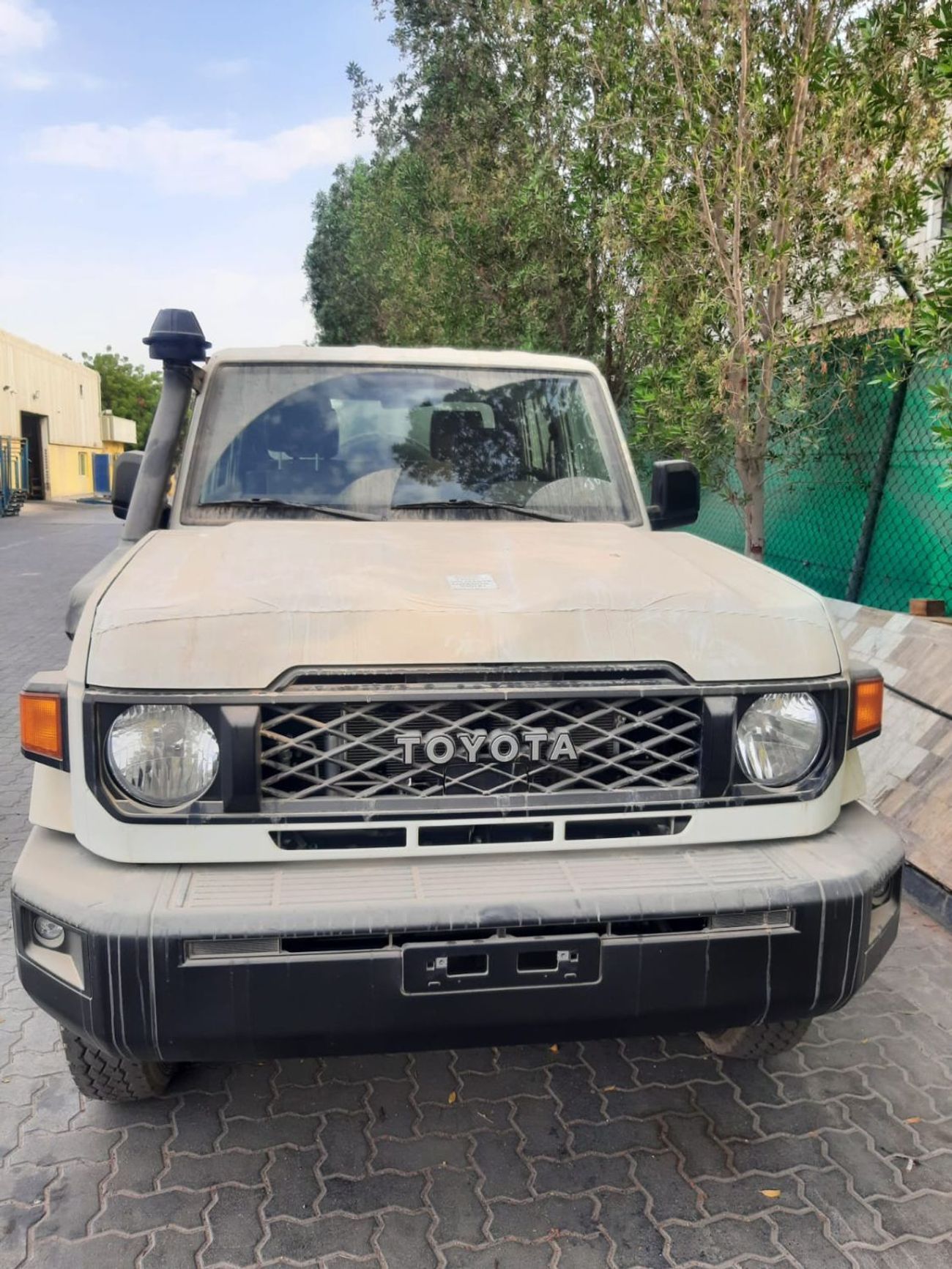 تويوتا لاند كروزر بيك آب 