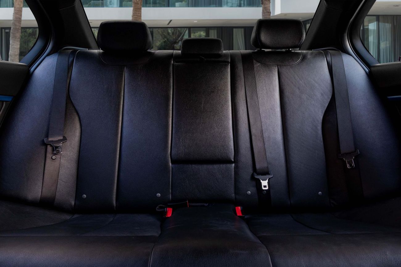 BMW 318i M-Kit | 1,371 P.M  | 0% Downpayment | Low Kms! | Warranty!