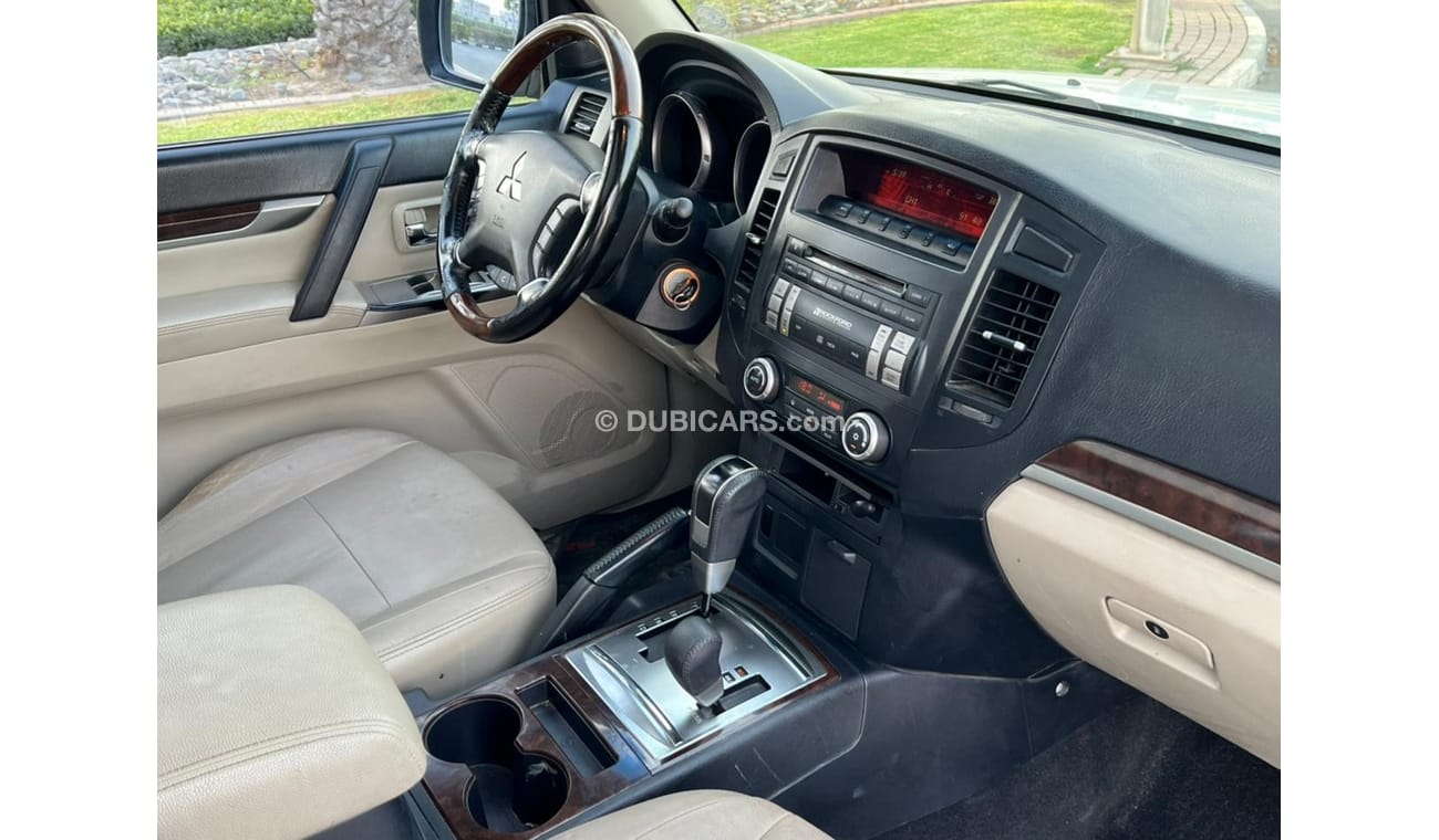ميتسوبيشي باجيرو GLS Std MITSUBISHI PAJERO GLS 2012 V6 3.5 FULL OPTION PERFECT CONDITION