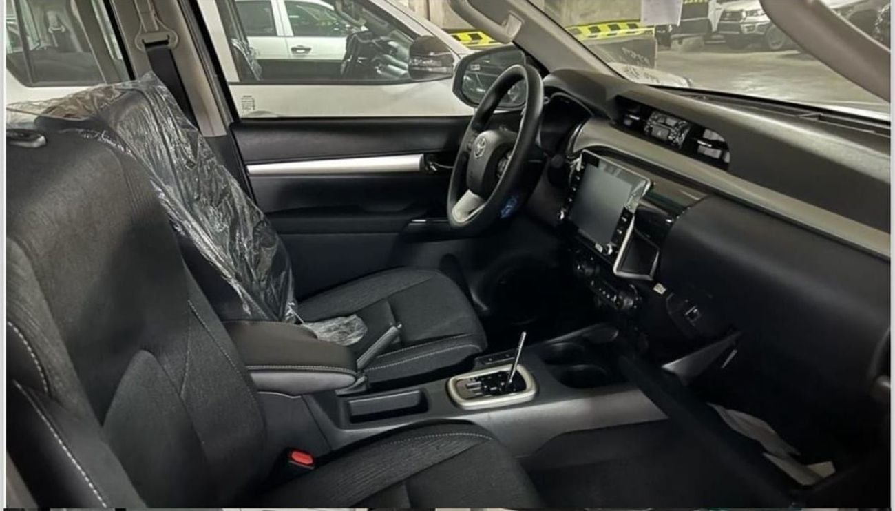 Toyota Hilux 2.4L RS5 Manual . 4x4