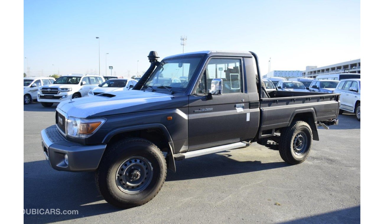 Toyota Land Cruiser Pick Up 79 Single Cabin Pickup V8 4.5L Diesel Manual Transmission With Diff.Lock
