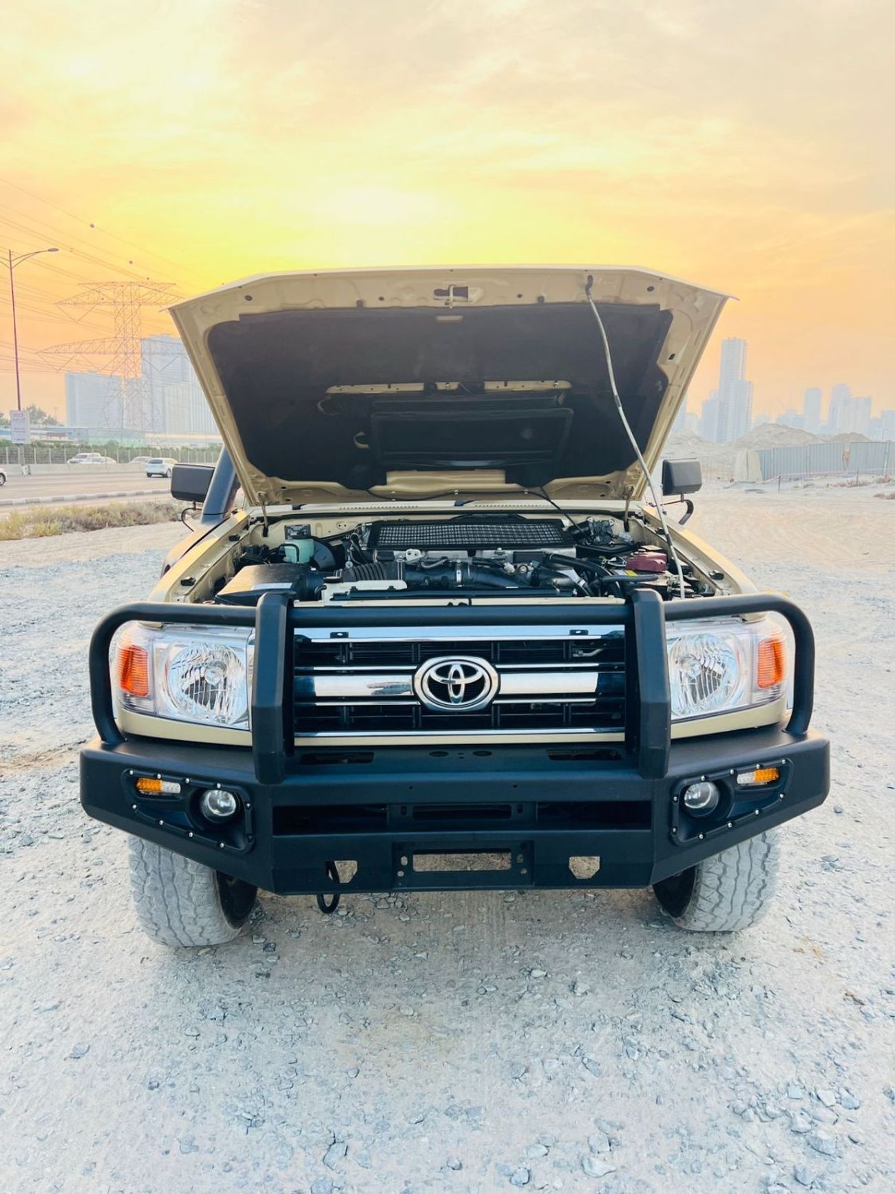 تويوتا لاند كروزر بيك آب DIESEL 4,5 LITER ,RIGHT HAND DRIVE ,BEIGE COLOR ,2020 MODEL