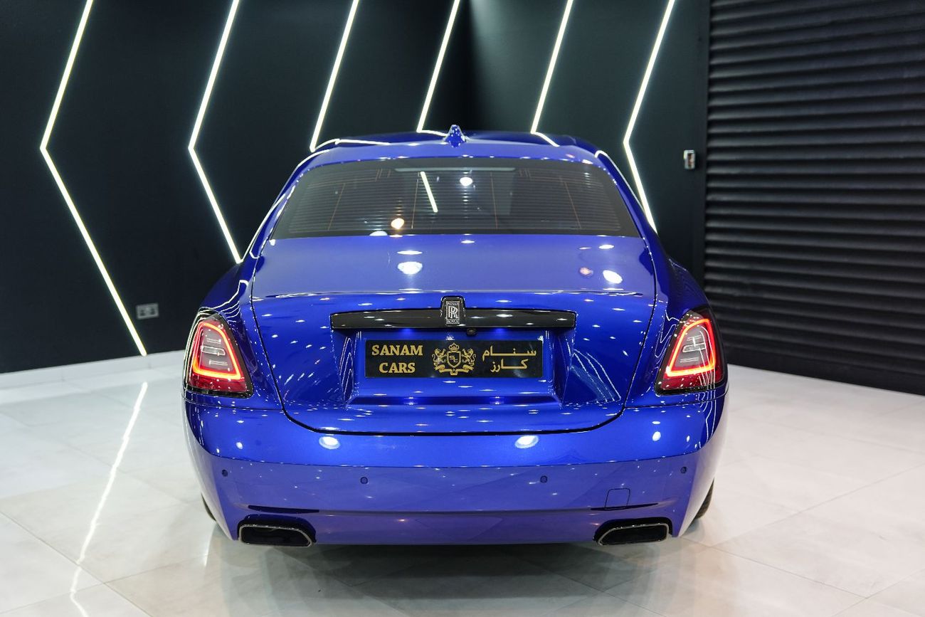 رولز رويس جوست Black Badge, Two-Tone Interior, Rear Entertainment, Dealer Warranty + Service