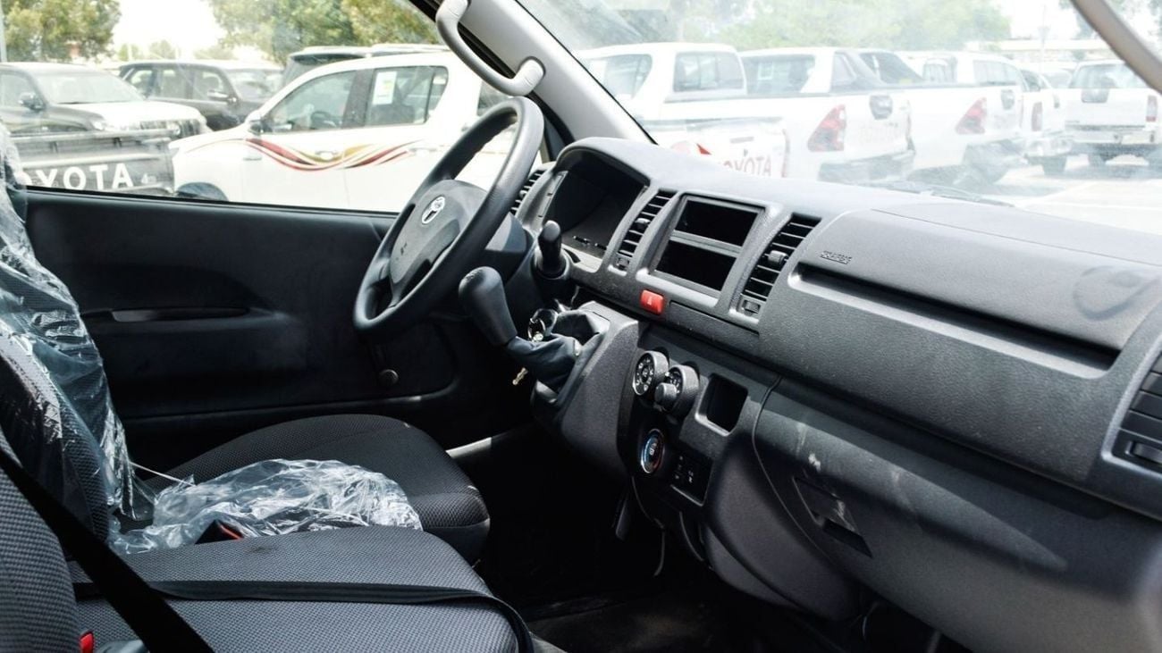 Toyota Hiace ECTP2M002 - 2025 Toyota Hiace Passenger Van Old Shape - 2.5L Diesel Manual