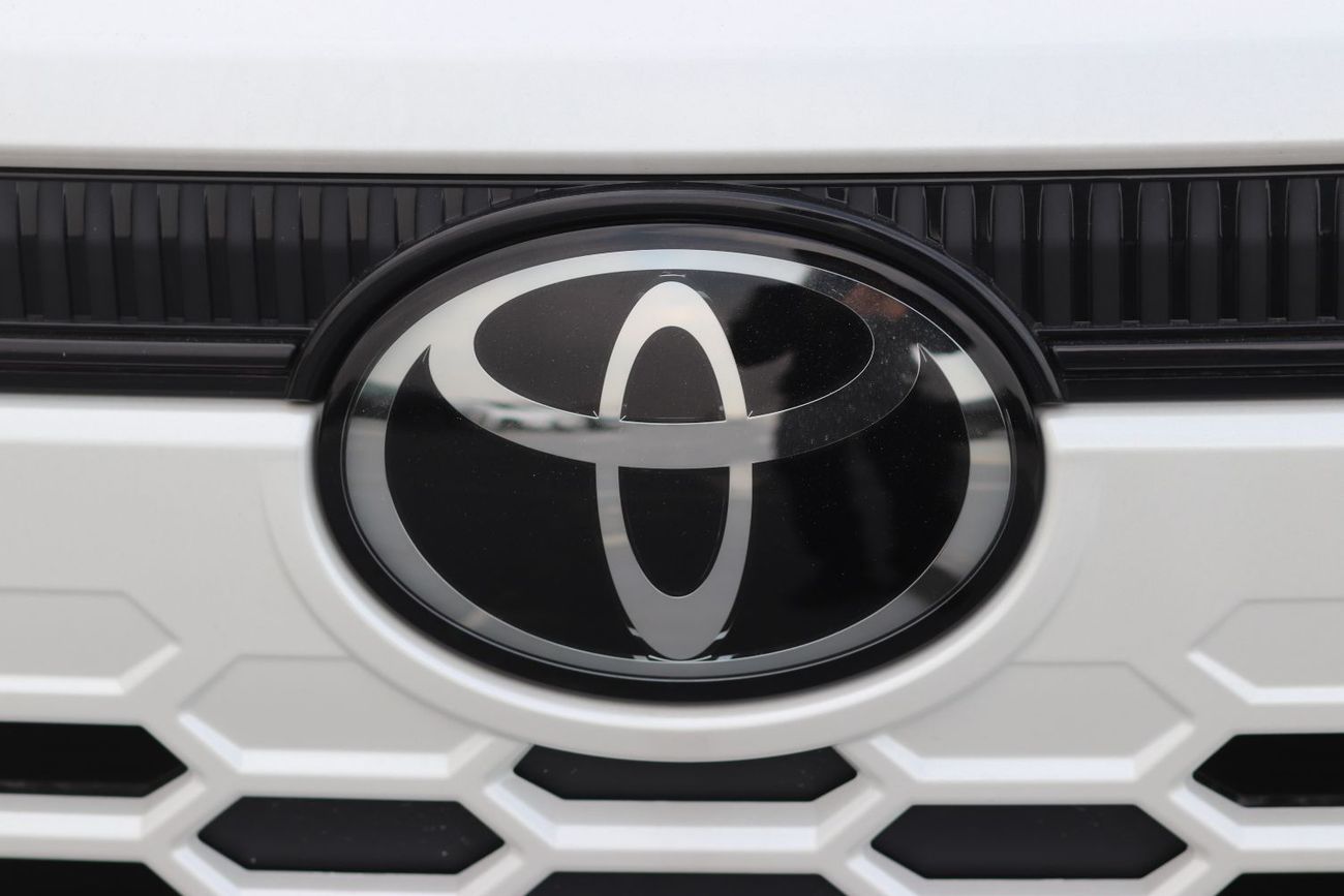 تويوتا كورولا كروس 2.0L HYBRID FACELIFT , LEATHER SEAT, ELECTRIC BACK DOOR MODEL 2025