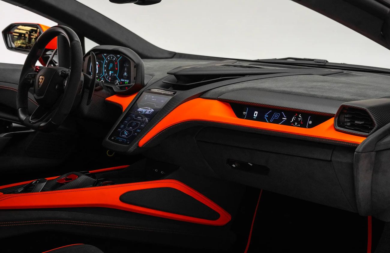 لامبورغيني ريفويلتو 6.5L V-12 Naturally Aspirated Engine + eMotor