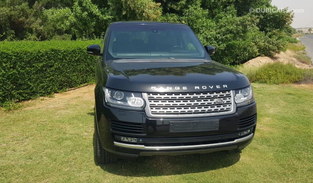 Land Rover Range Rover Vogue Rang Rover vogue model 2013 GCC car prefect condition full option panoramic roof leather seats back