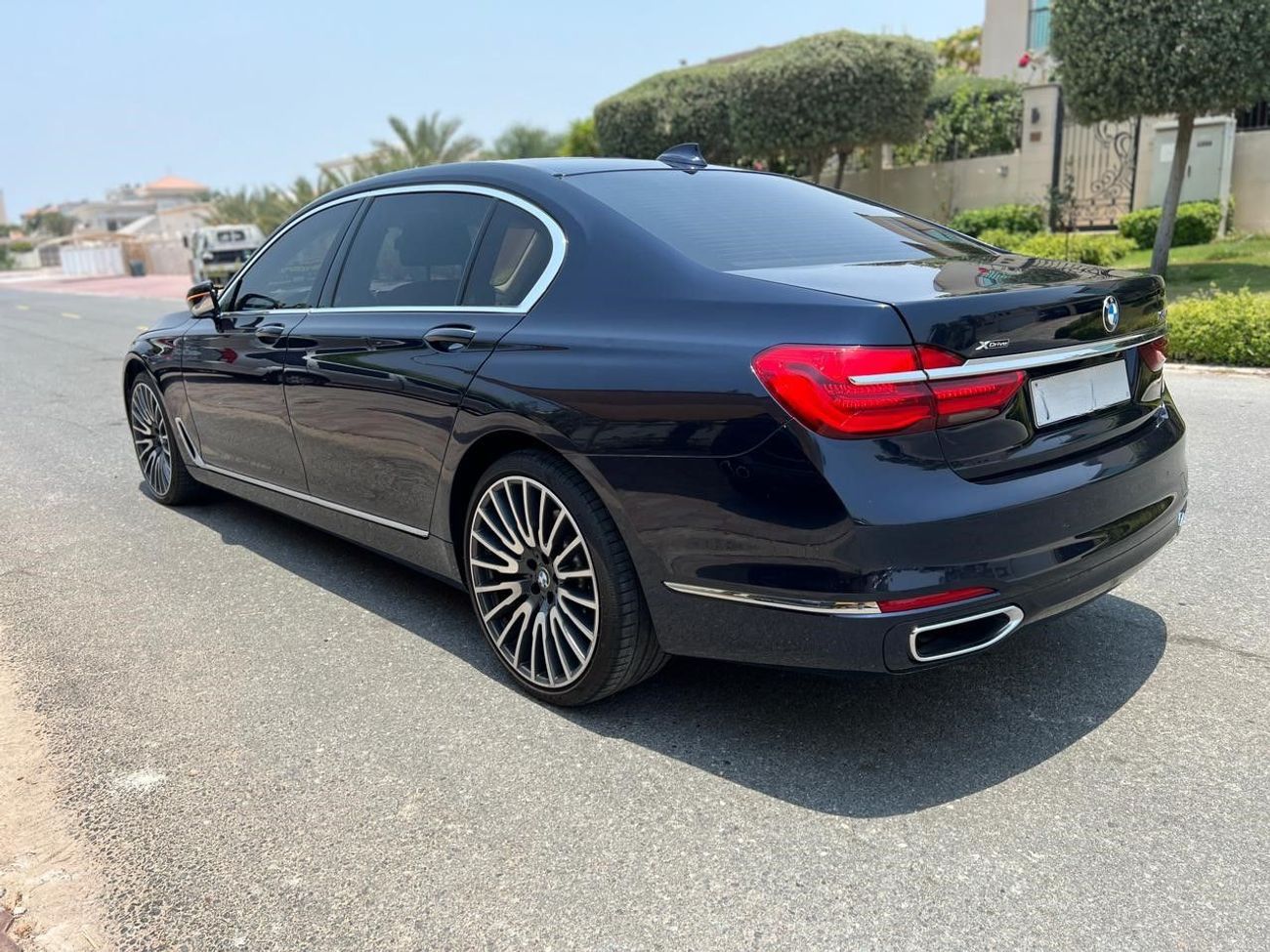 BMW 750i 7 SERIES | X-DRIVE | FULL OPTION | BLUE EXTERIOR COLOR | REAR VIEW CAMERA | ELECTRIC SEAT | SUNROOF
