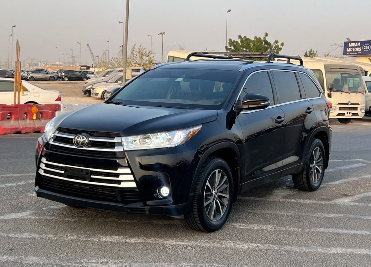 تويوتا هايلاندر تويوتا هايلاندر XLE موديل 2019 كاملة المواصفات، محرك 3.5 لتر V6، دفع رباعي، شاشة عرض رأسية، كاميرا خ
