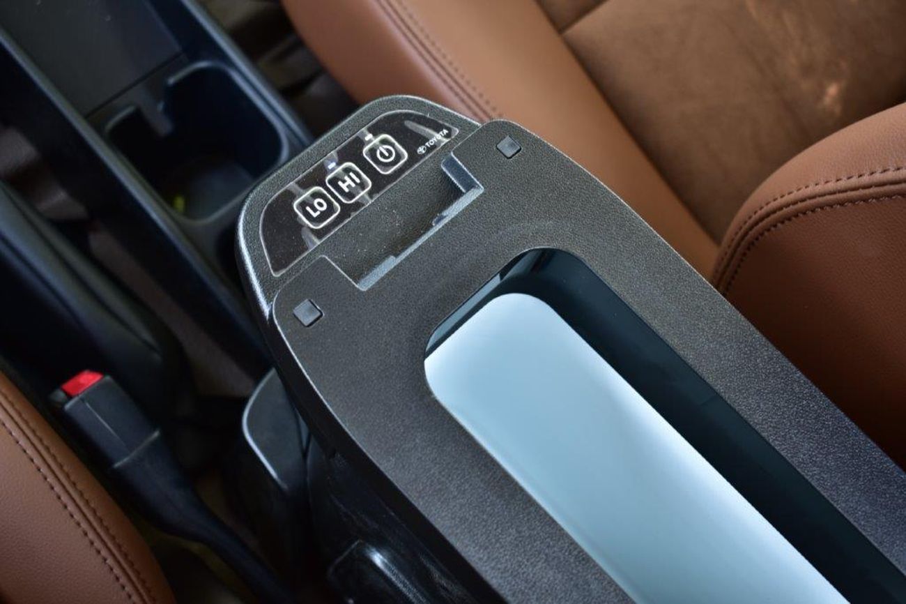 Toyota Land Cruiser Pick Up Single Cabin SDLX V6 4.0L Petrol AT