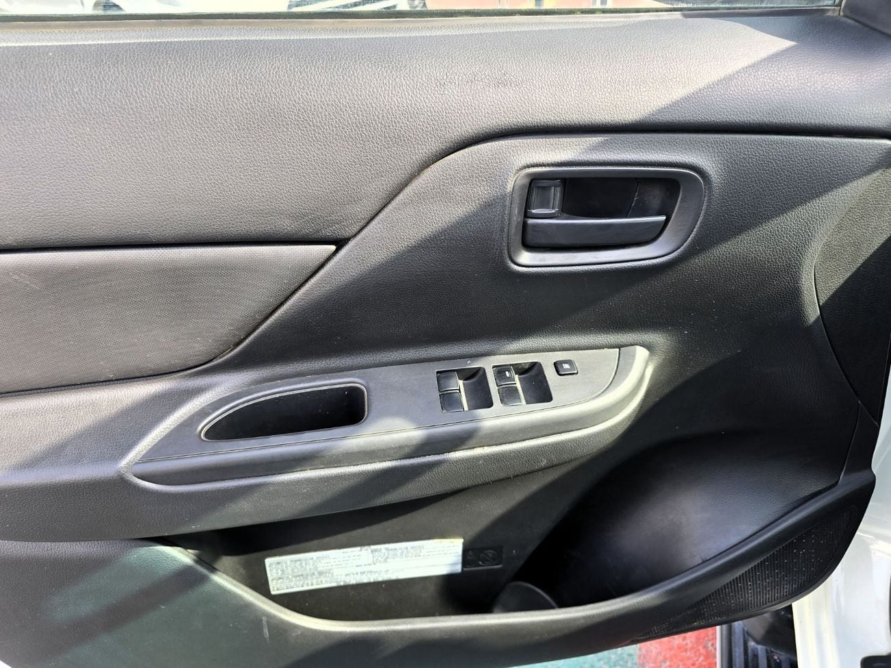 Mitsubishi L200 Used Mitsubishi58 L200 GLX 2.4L Petrol M/T 4*4  GCC White Color  2022 Model