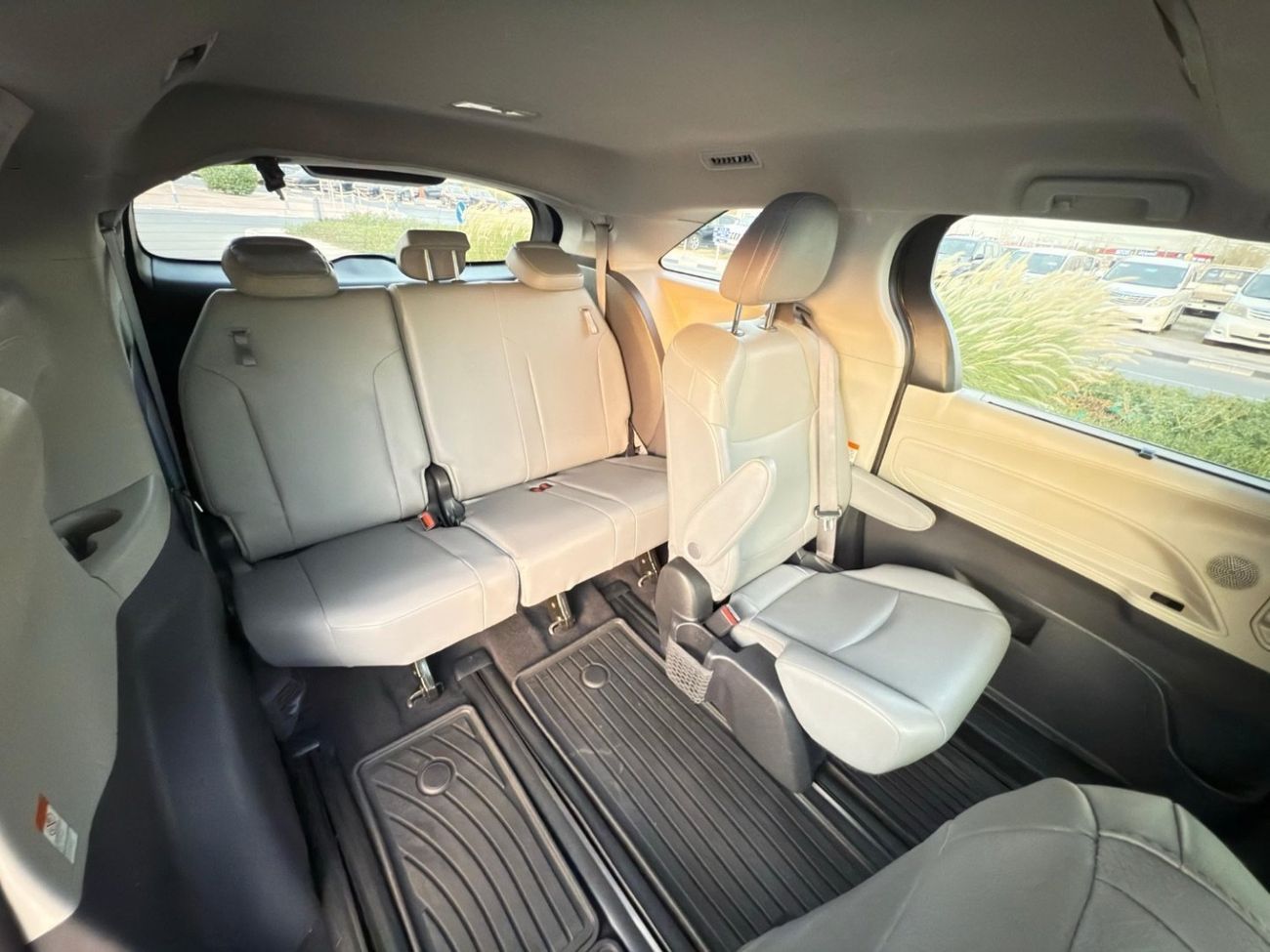 Toyota Sienna XLE Hybrid 2.5