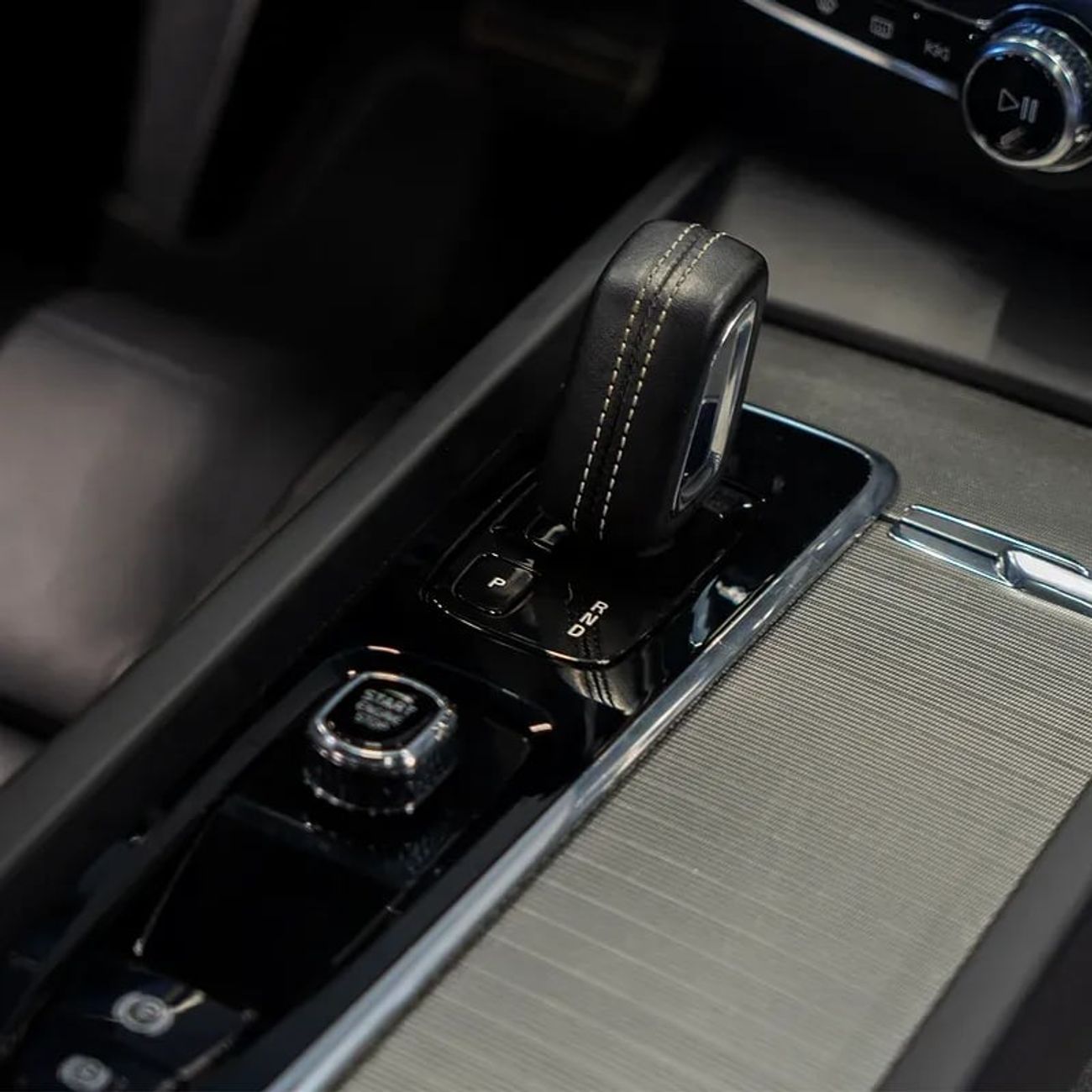 Volvo S60 B4 R Design 2.0L AED 1,819 pm • 0% Downpayment • S60 R-Design • Agency Warranty