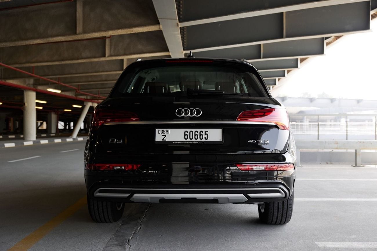 Audi Q5 45 TFSI Quattro Design 2.0L Audi Q5 2022 GCC specs