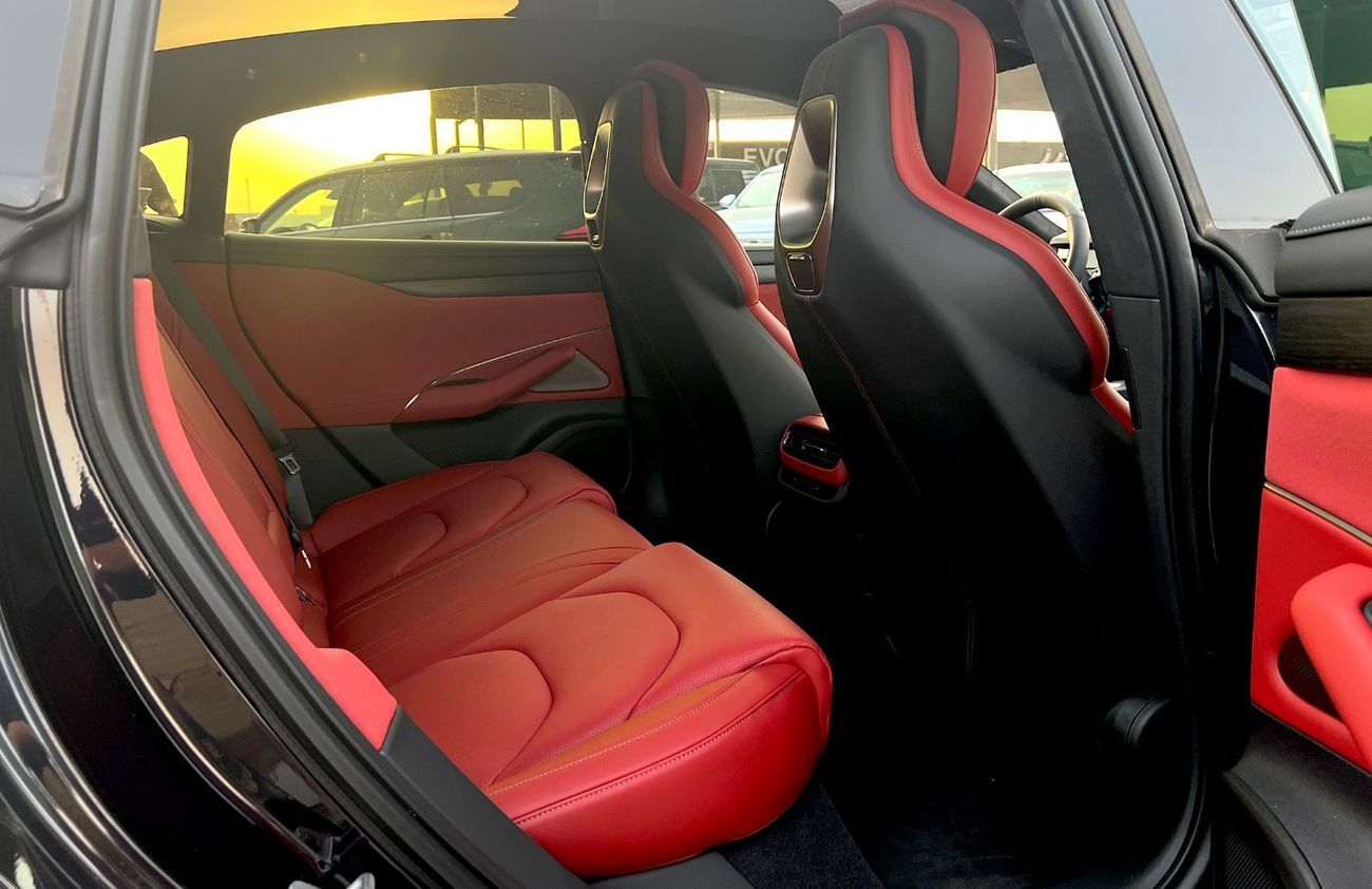 Xiaomi SU7 Max AWD 2025 Max Black Metallic (EXPORT ONLY)