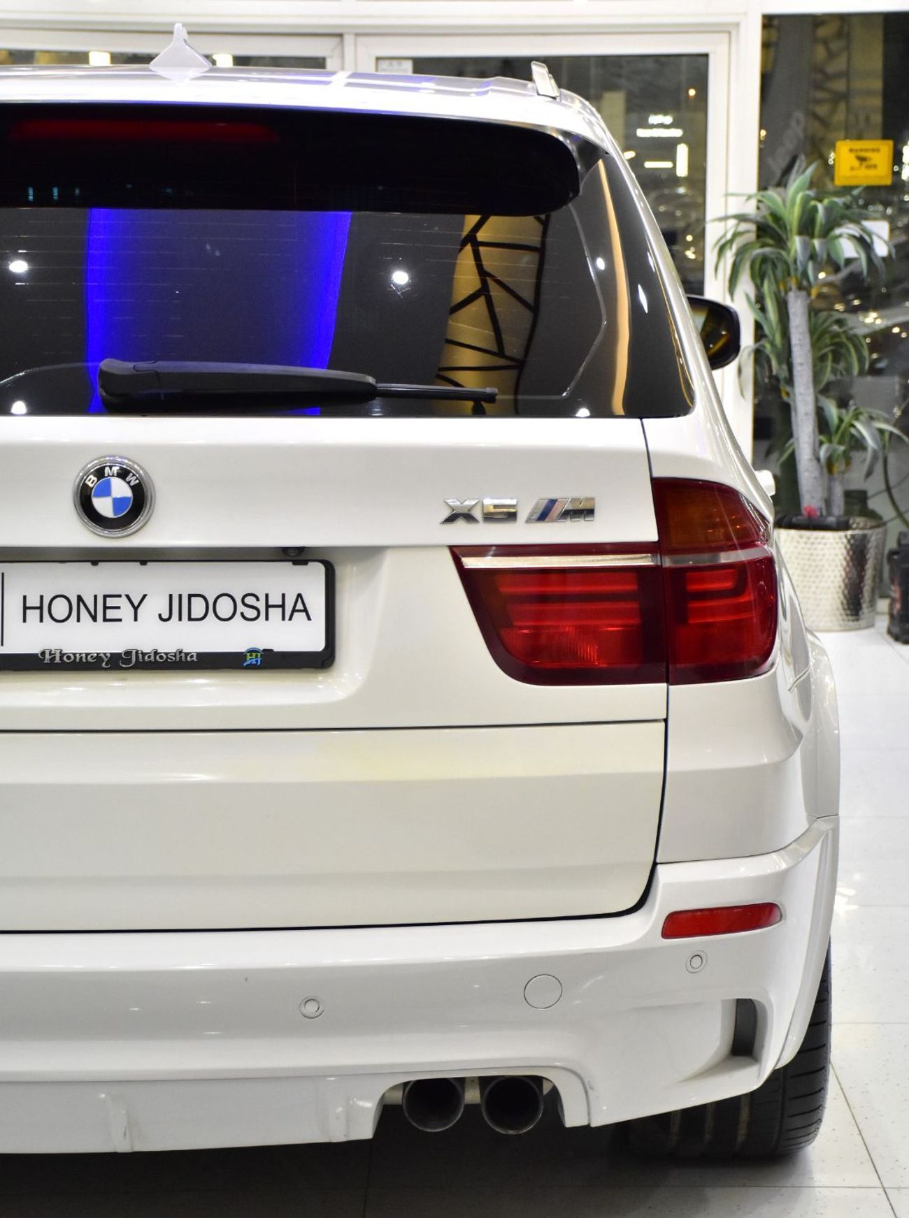 BMW X5M EXCELLENT DEAL for our BMW X5 M ( 2010 Model ) in White Color GCC Specs