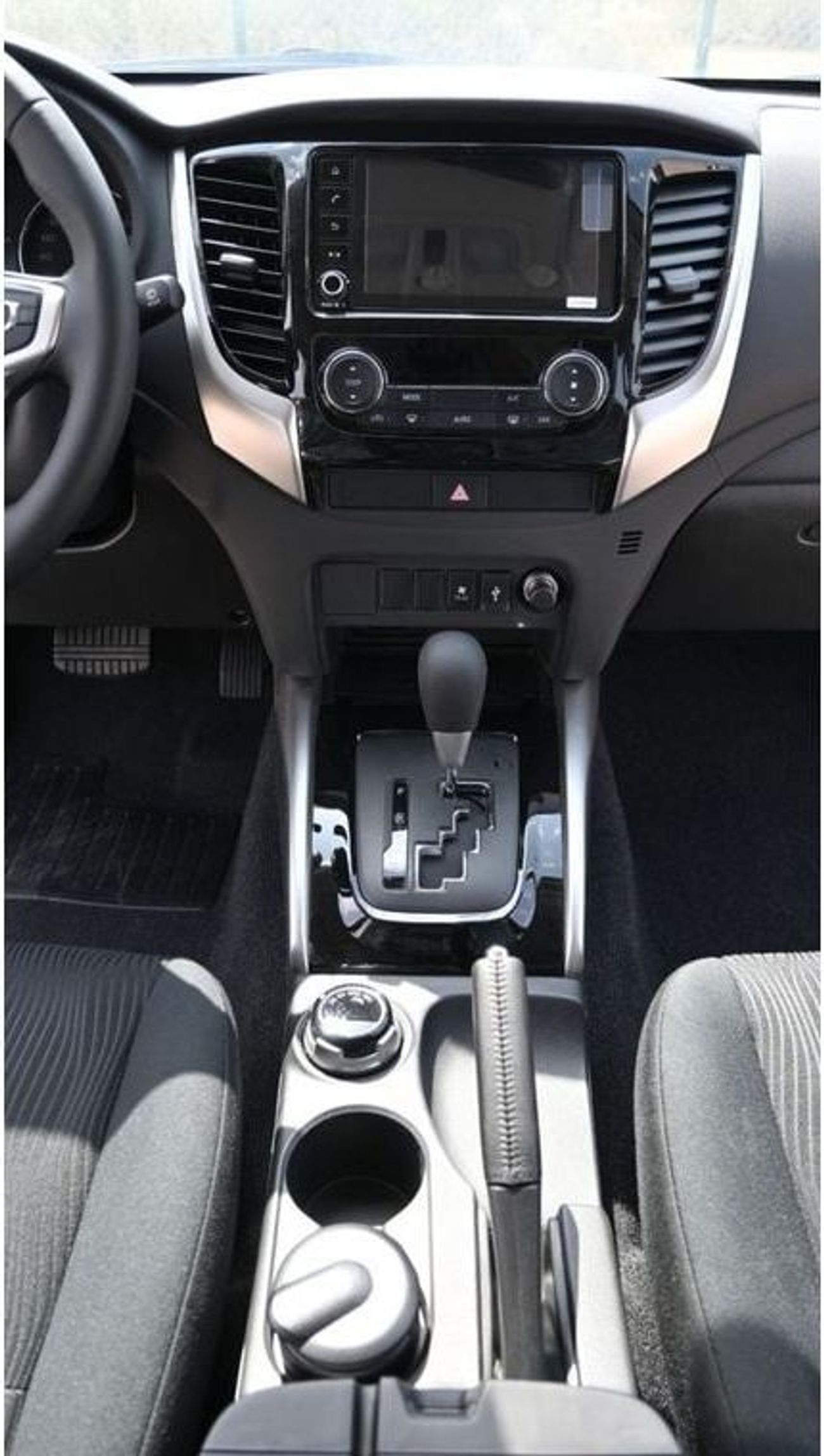 Mitsubishi Montero MITSUBISHI PAJERO SPORT 2.5L 4WD DIESEL AT 7 SEATER MID OPTION