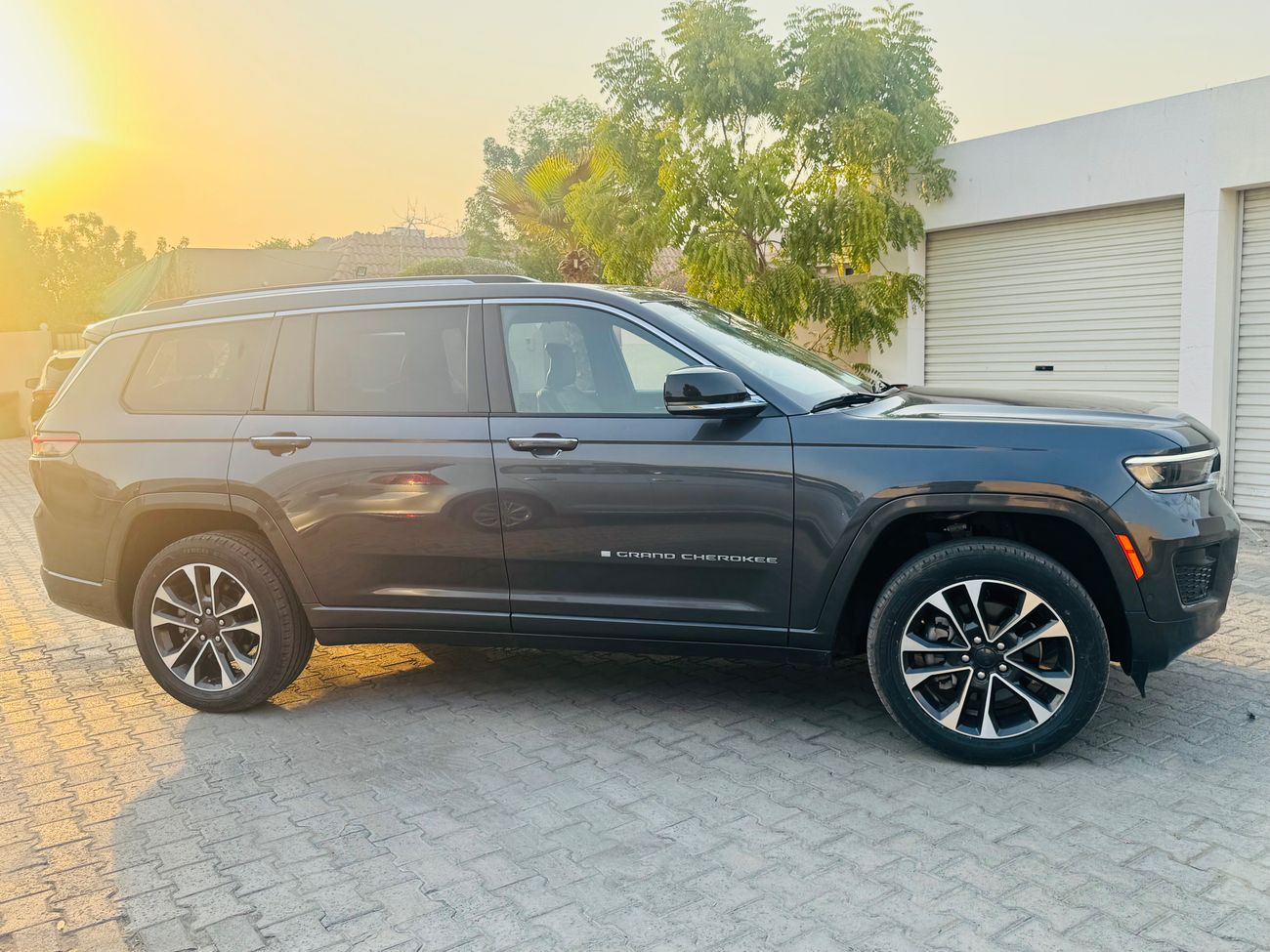 جيب جراند شيروكي Overland 3.6L