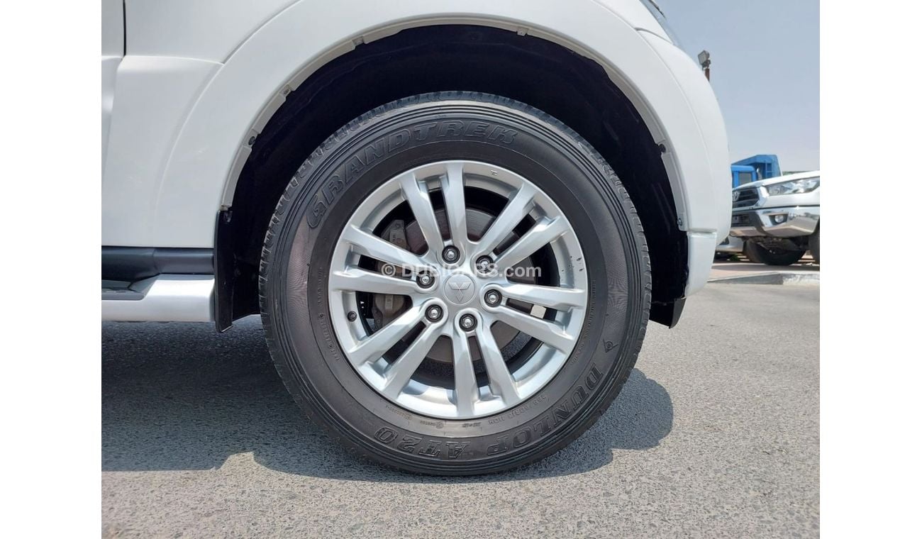 Mitsubishi Pajero MITSUBISHI PAJERO RIGHT HAND DRIVE(PM00423)