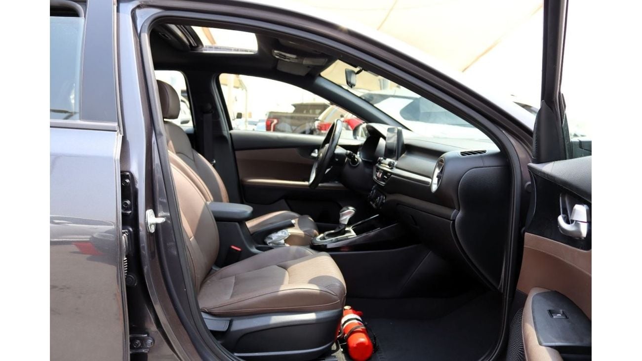 كيا سيراتو MPI توب خالية من الحوادث - خليجي - مكينة 1600 سي سي - فل اوبشن - السيارة بحالة ممتازة من الداخل والخ