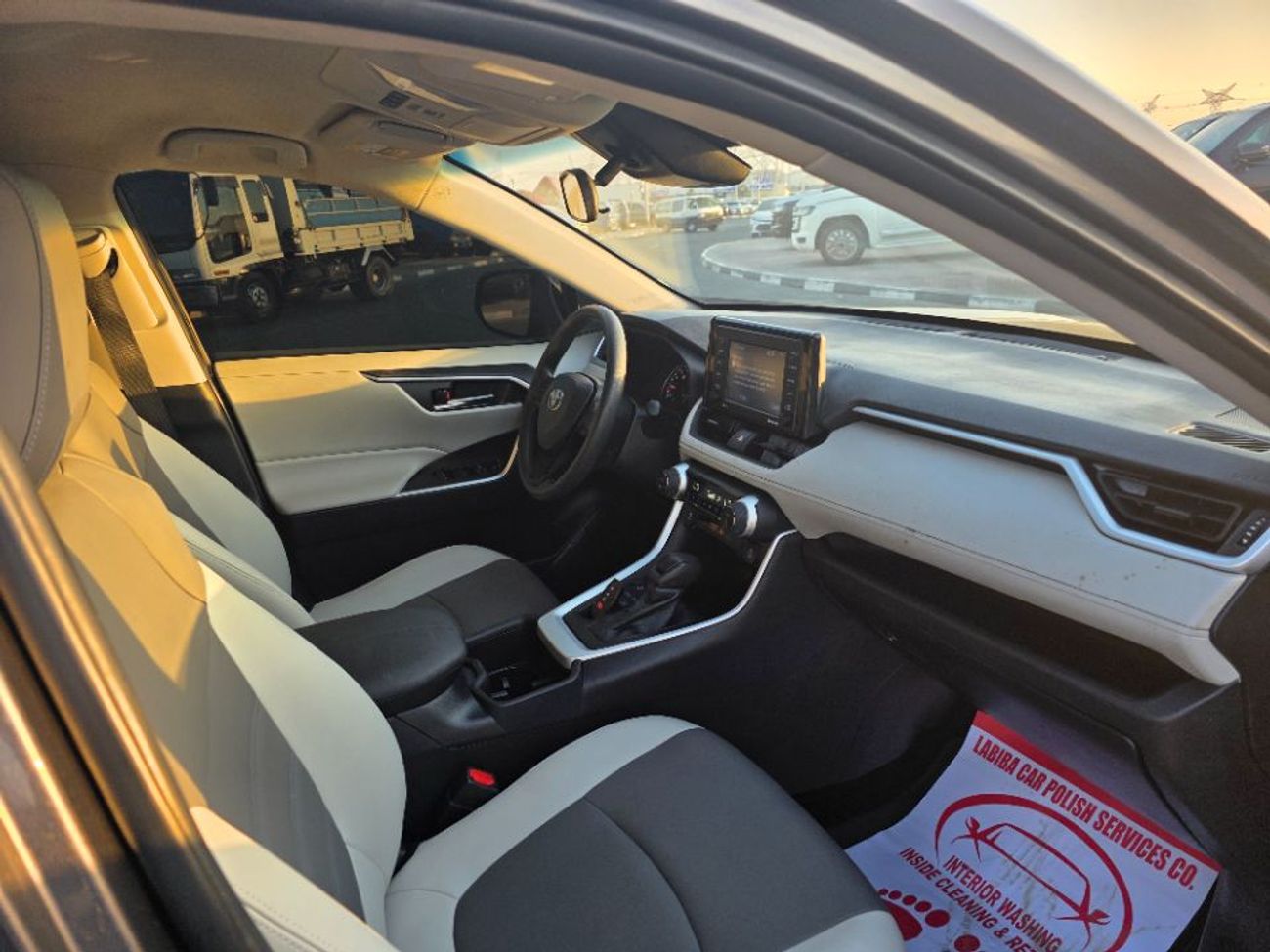 تويوتا راف ٤ 2022 Model Full option 4x4 , Push button and leather seats