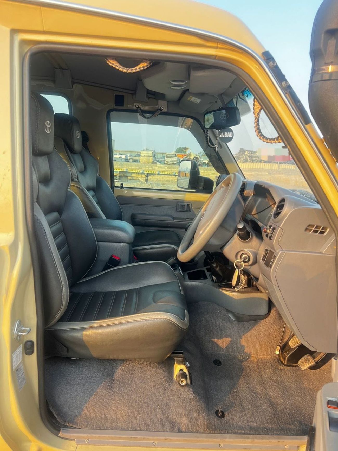 Toyota Land Cruiser 70 RIGHT HAND DRIVE DIESEL 4.5 LITER MANUAL GEAR