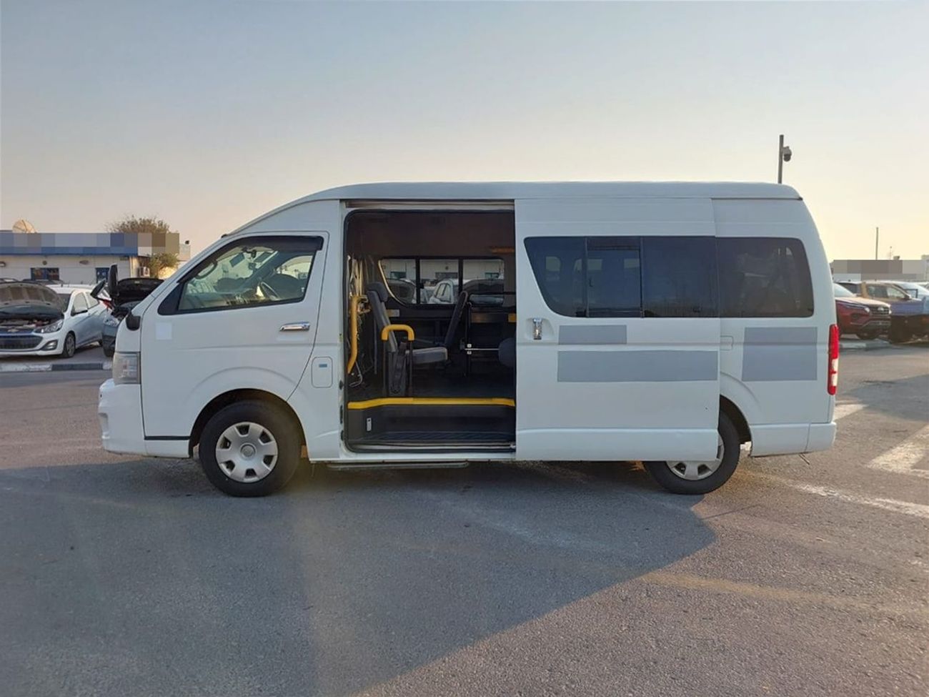 Toyota Hiace TOYOTA HIACE VAN RHD 2011 MODEL 2.7 L PETROL AUTOMATIC(PM08895)