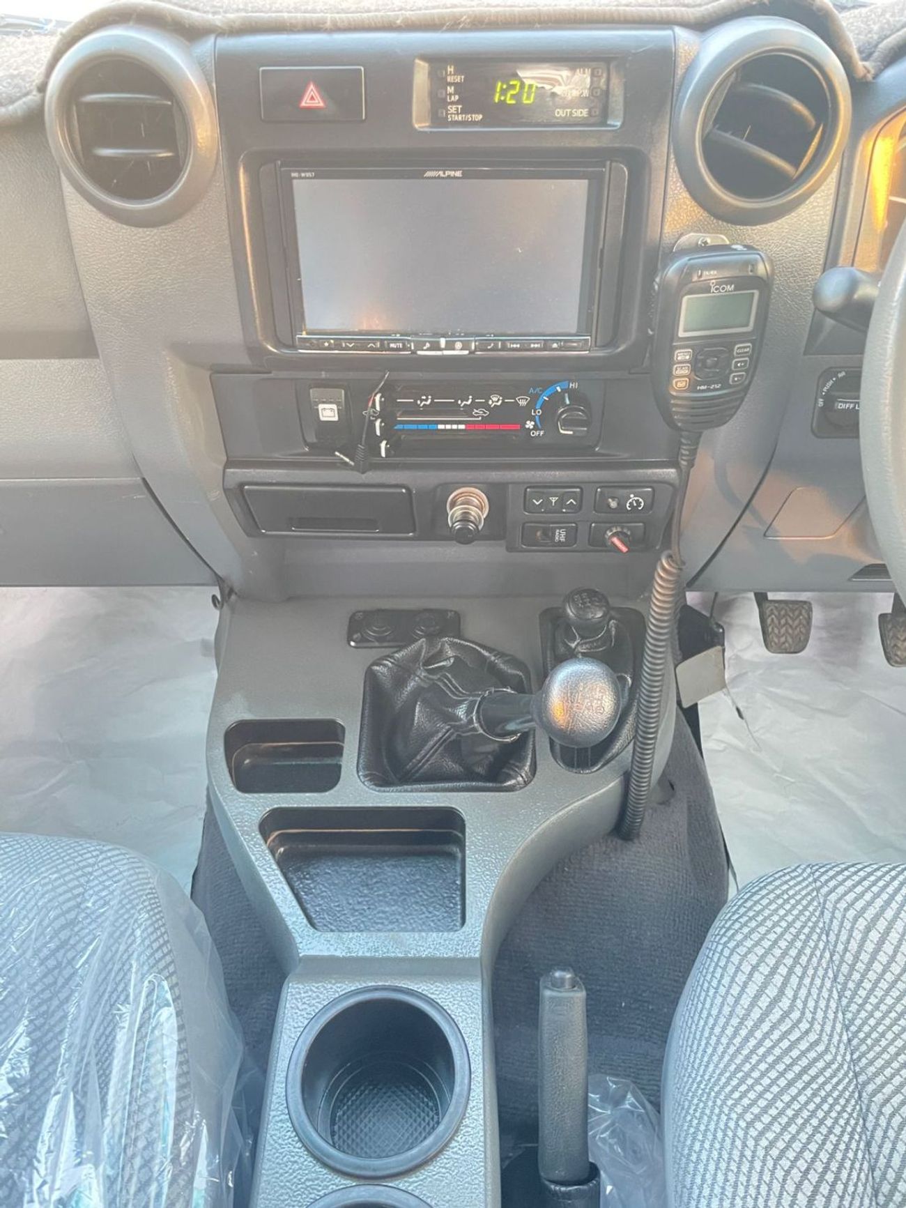 تويوتا لاند كروزر بيك آب RIGHT HAND DRIVE 4.5 1 VD ONLY FOR EXPORT