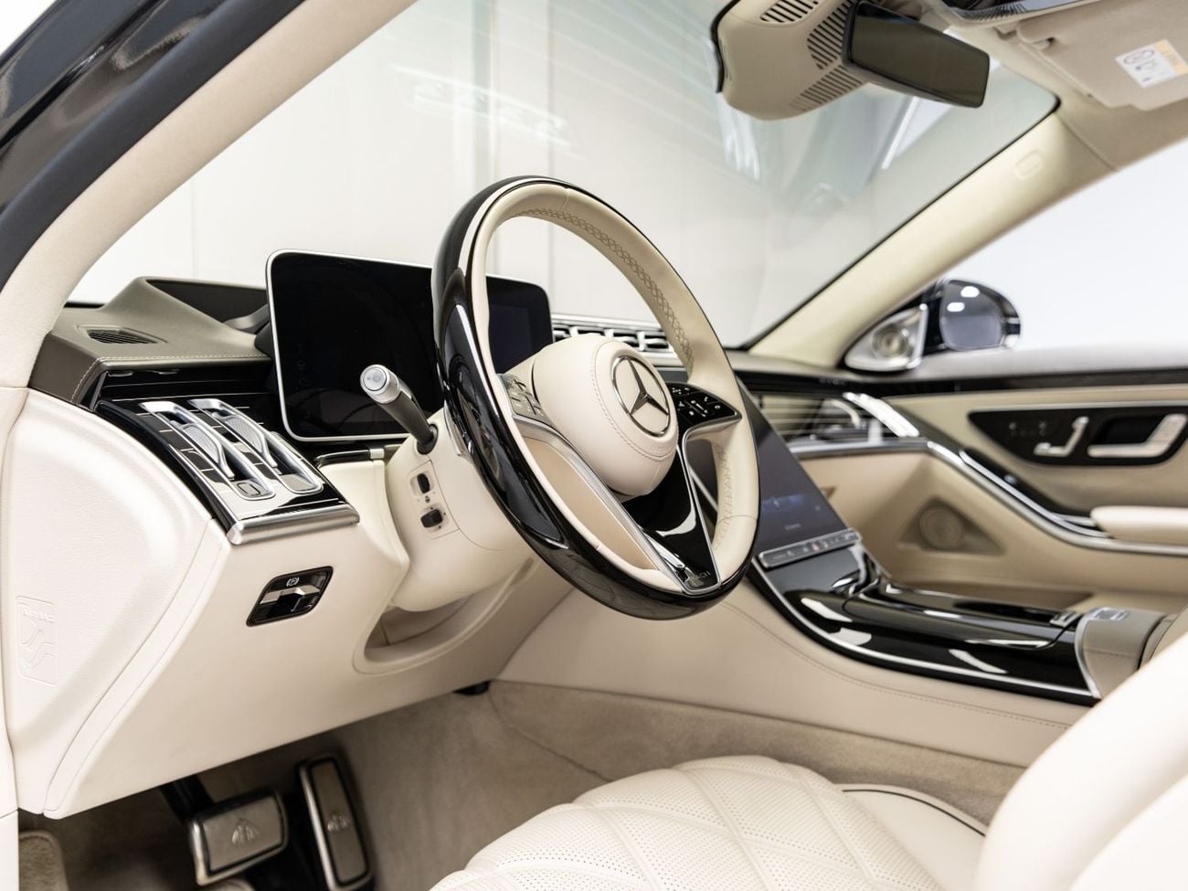 Mercedes Maybach S680 Maybach BUY NOW, PAY 2027 | THE BLACKLINE STANDARD | 2027 Mercedes Warranty + Service Contract, Low KMs, GCC
